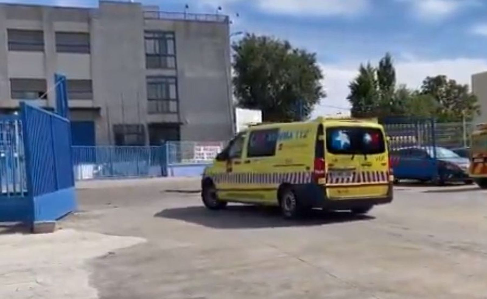 Vehículo de intervención del Summa112 llegando al lugar del accidente