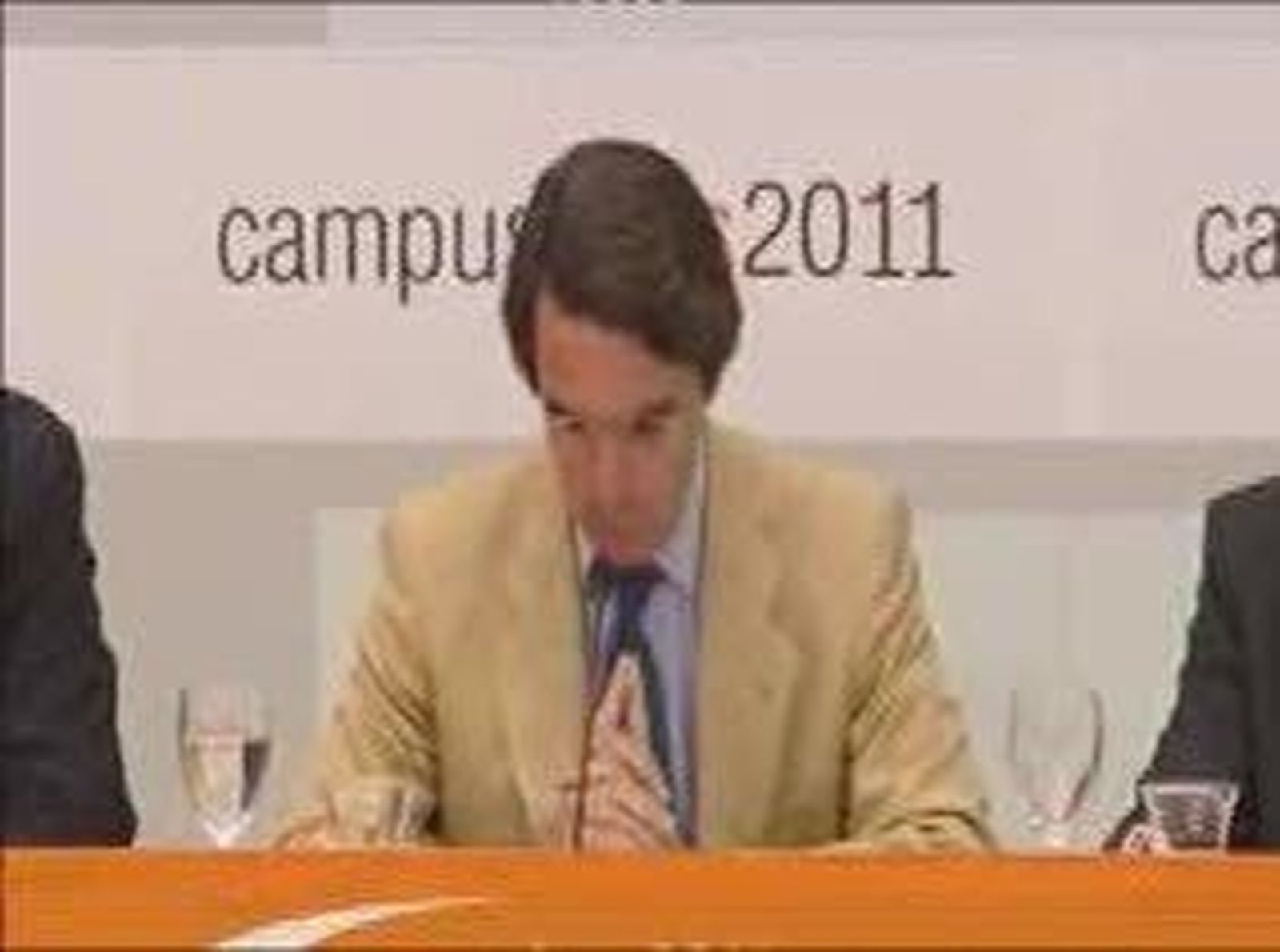 Aznar dice que España está en un periodo  "agónico" y urge a convocar elecciones