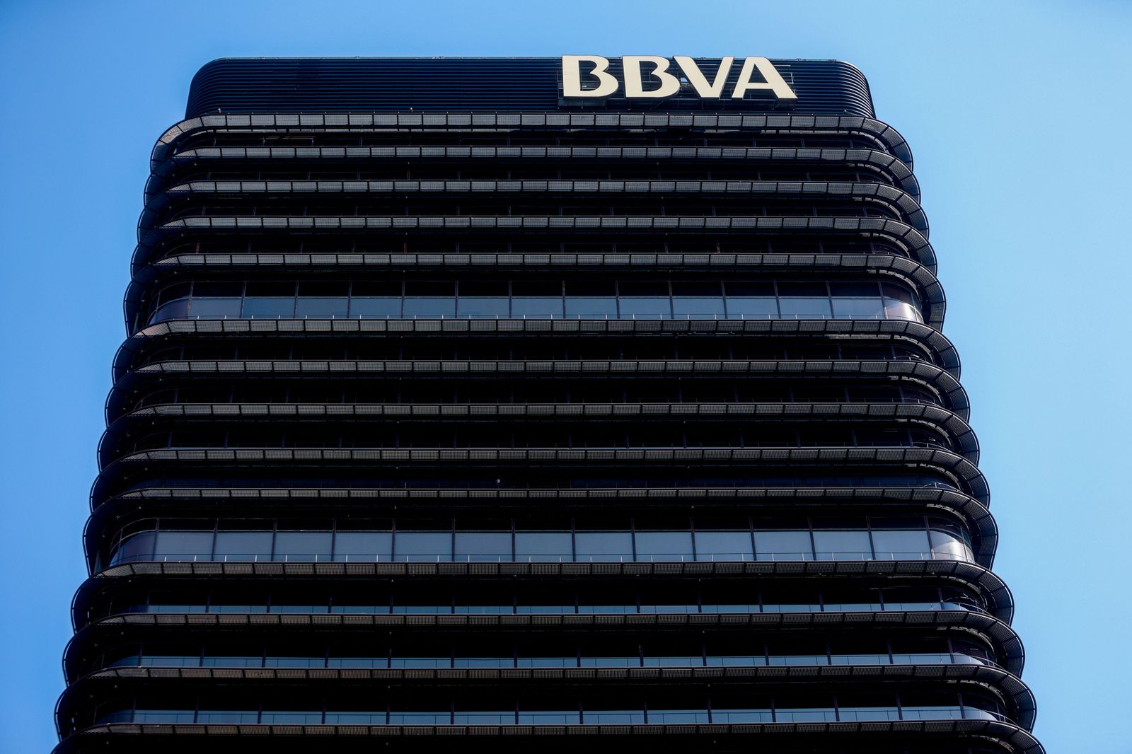 Peligro de estafa a través de mensajes que simulan ser del BBVA, Santander o Unicaja