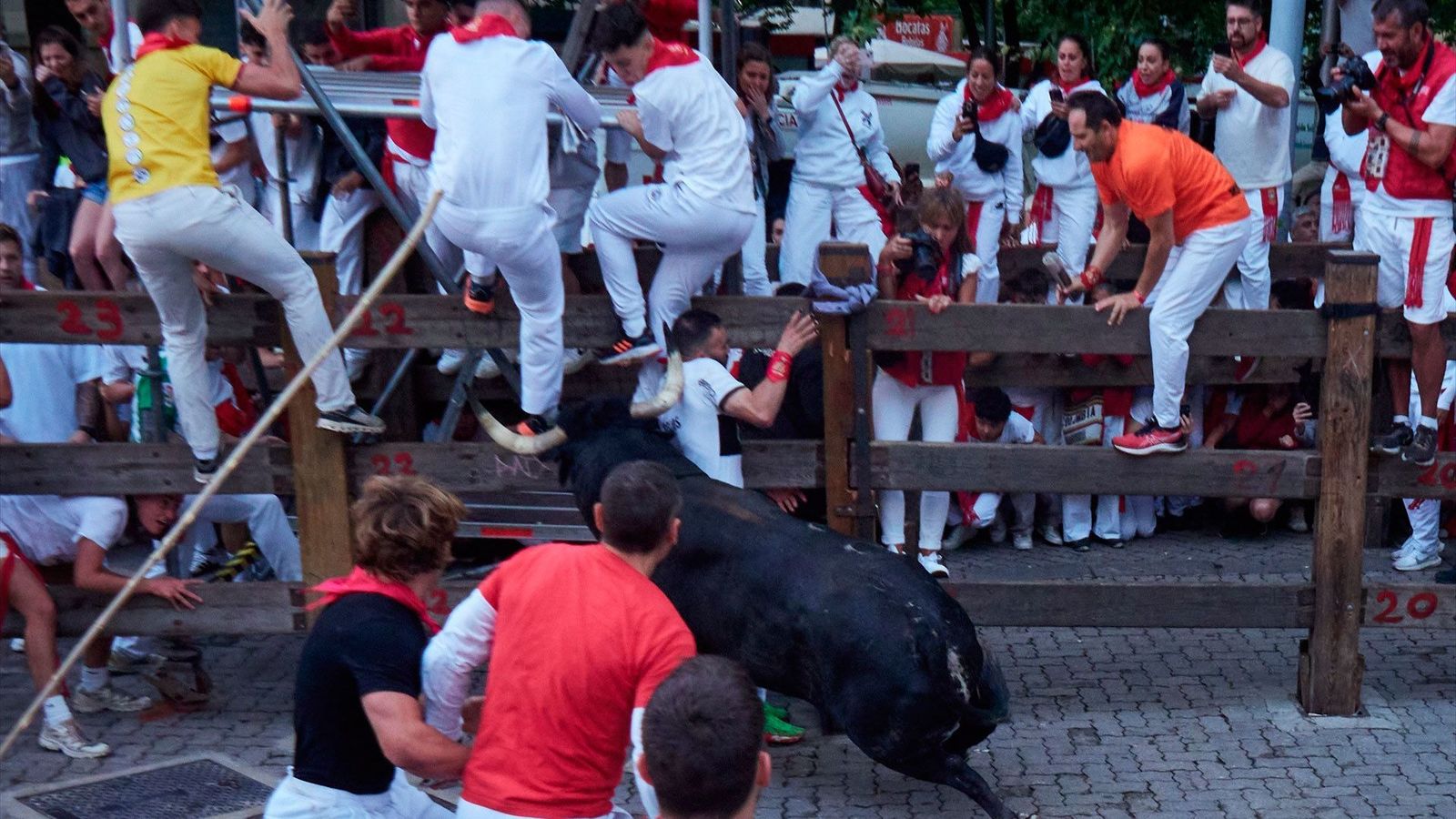 Peligroso segundo encierro de Sanfermines, con un herido por asta de toro