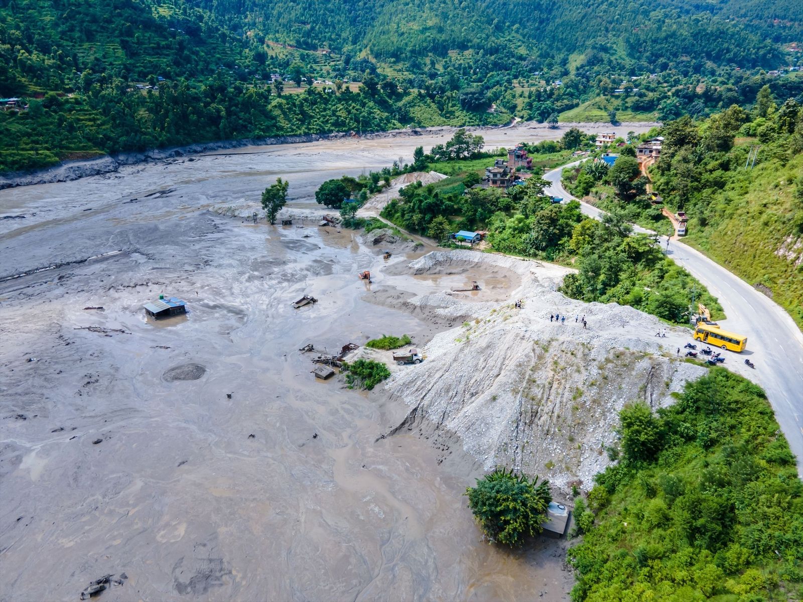 Zona afectada de las inundaciones del río Bhotekoshi
