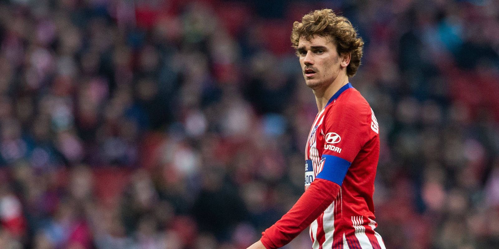 Griezmann portando el brazalete de capitán
