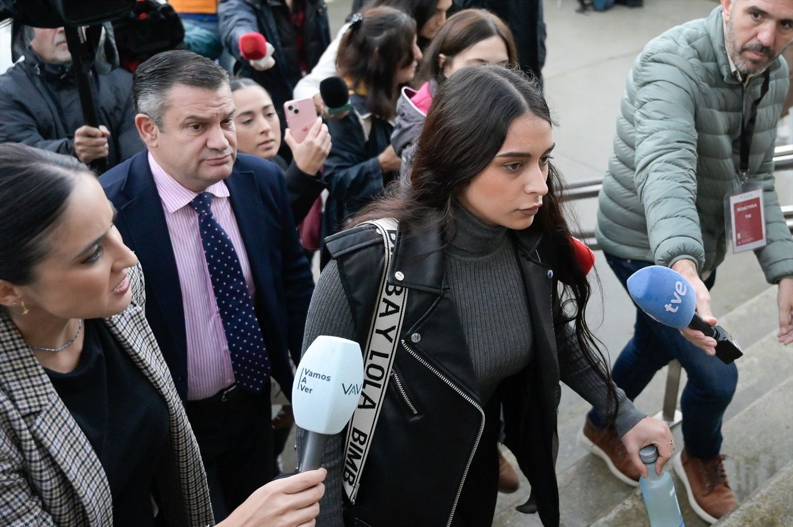 La acusada por la muerte de Samuel Luiz inculpa a su exnovio y a otro procesado