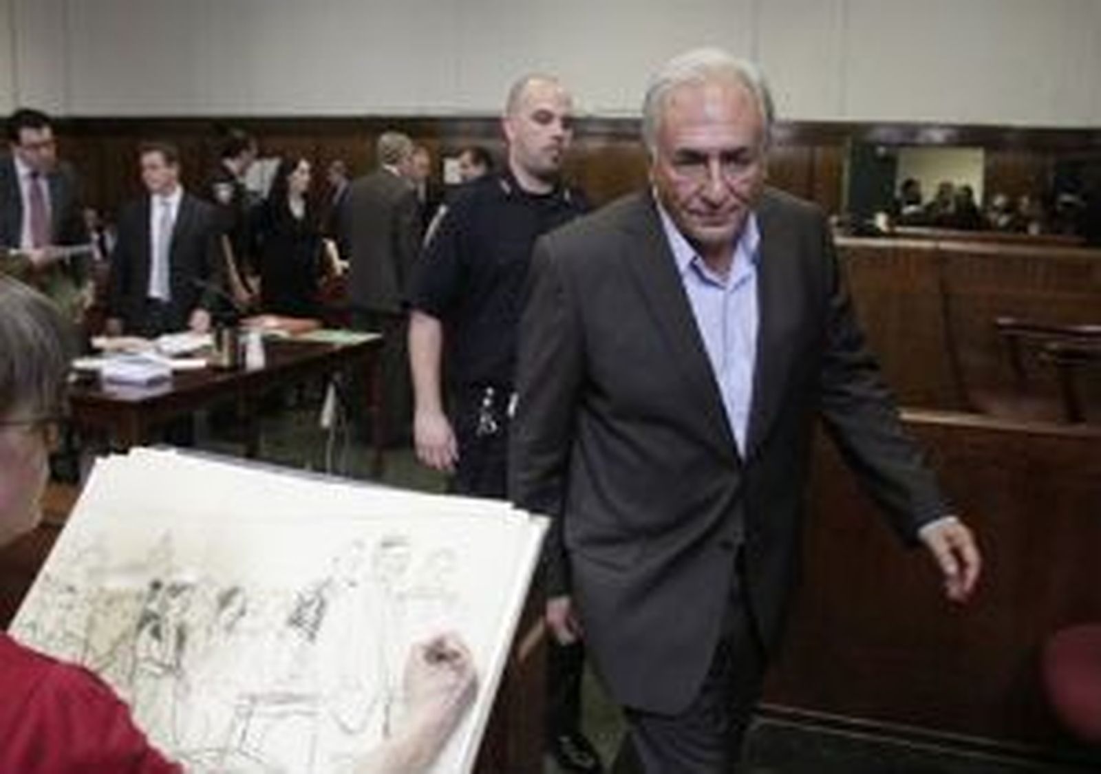 La Fiscalía pide la libertad de Strauss-Kahn  al no poder probar la supuesta violación