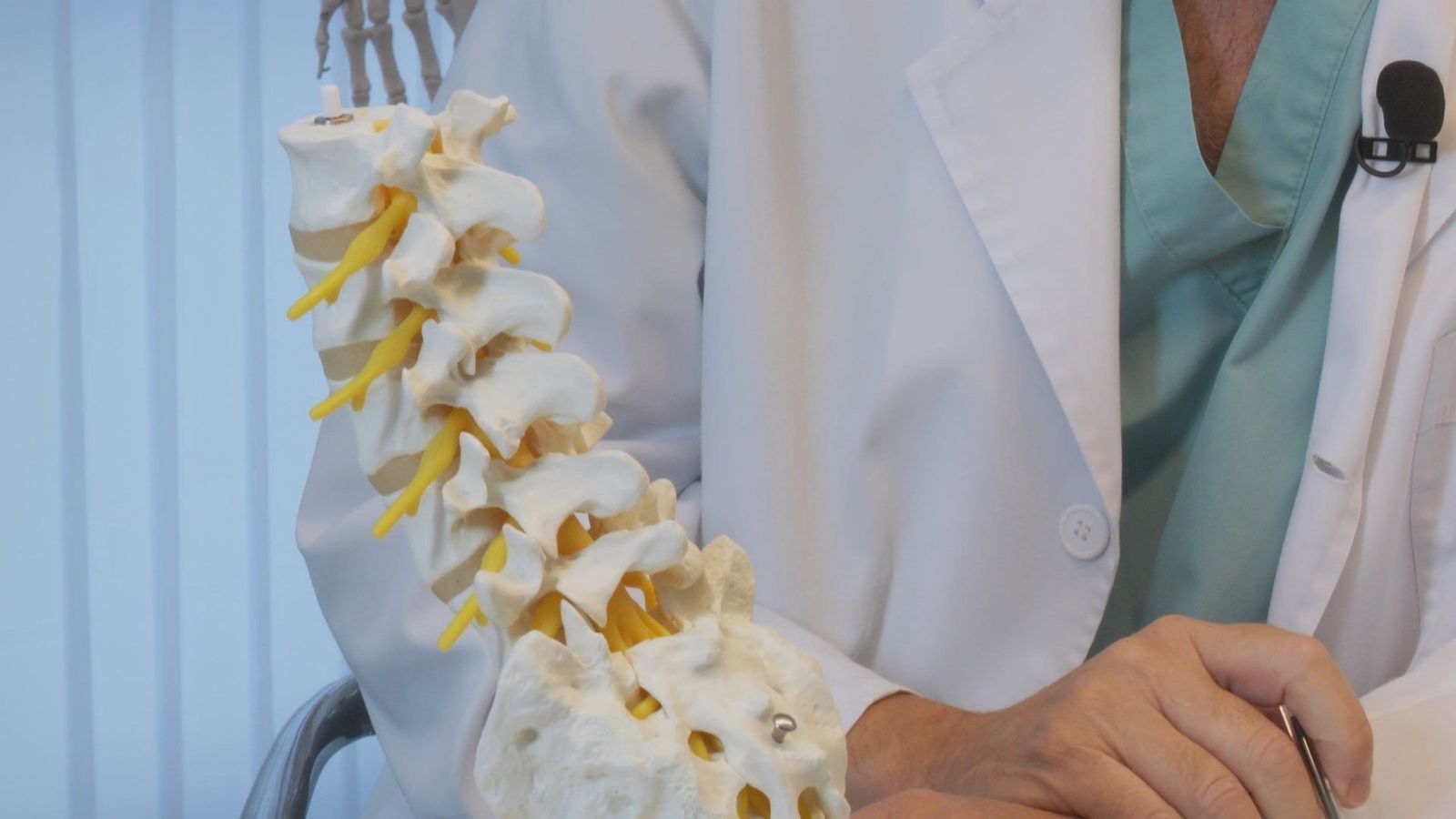 El Hospital Universitario San Francisco de Asís incorpora una cirugía de columna pionera con robótica y endoscopia
