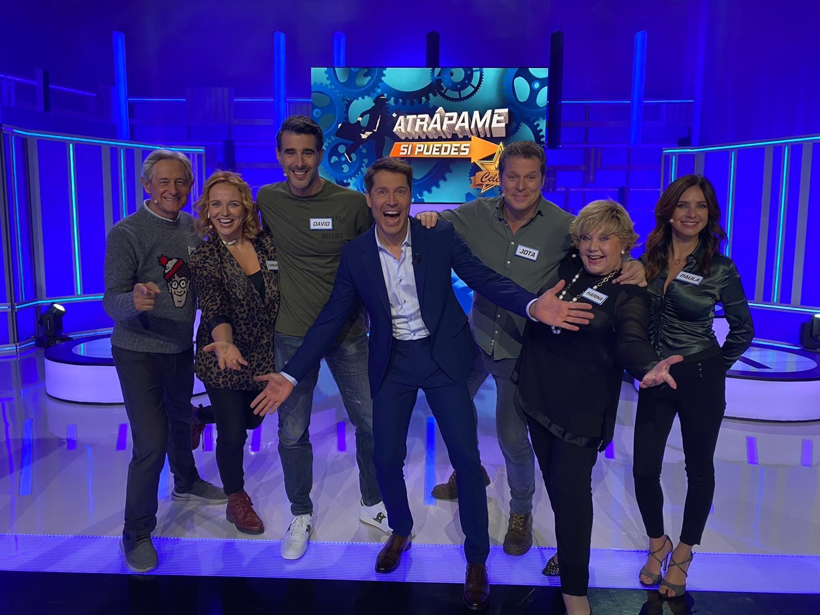 Karina, Josema Yuste, David Amor, Paula Prendes, Carolina Ferre y Jota Abril con Jaime Cantizano
