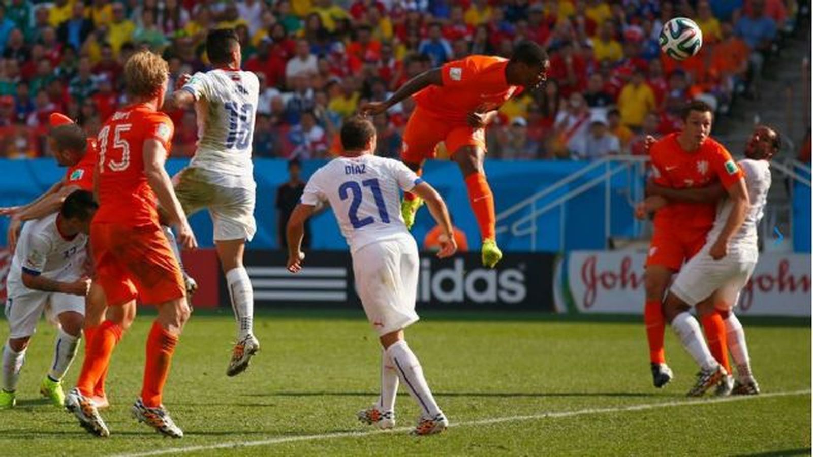 2-0. Holanda acaba primera de grupo tras derrotar a Chile