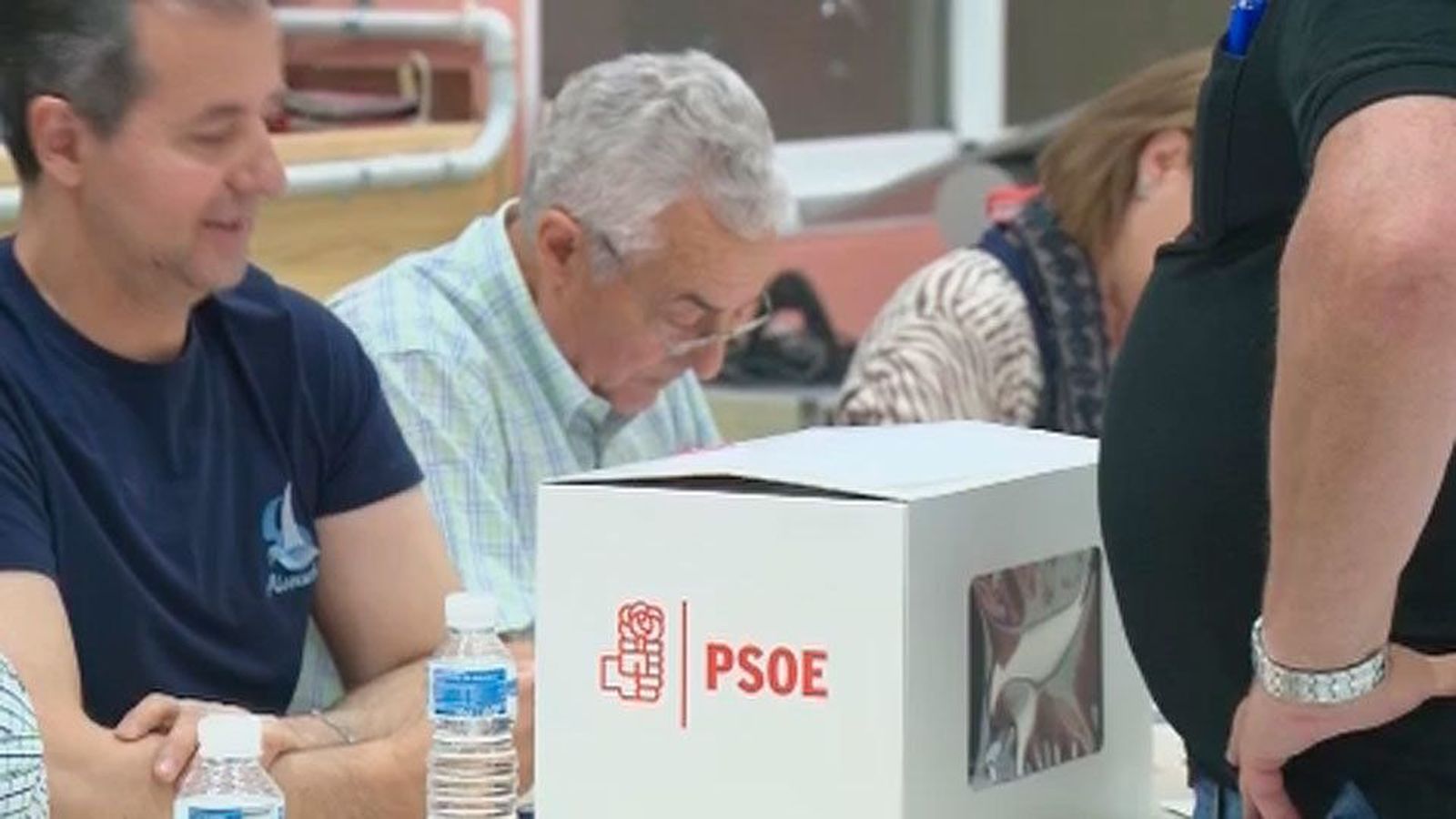 Los simpatizantes socialistas se podrían quedar sin voz para elegir candidatos