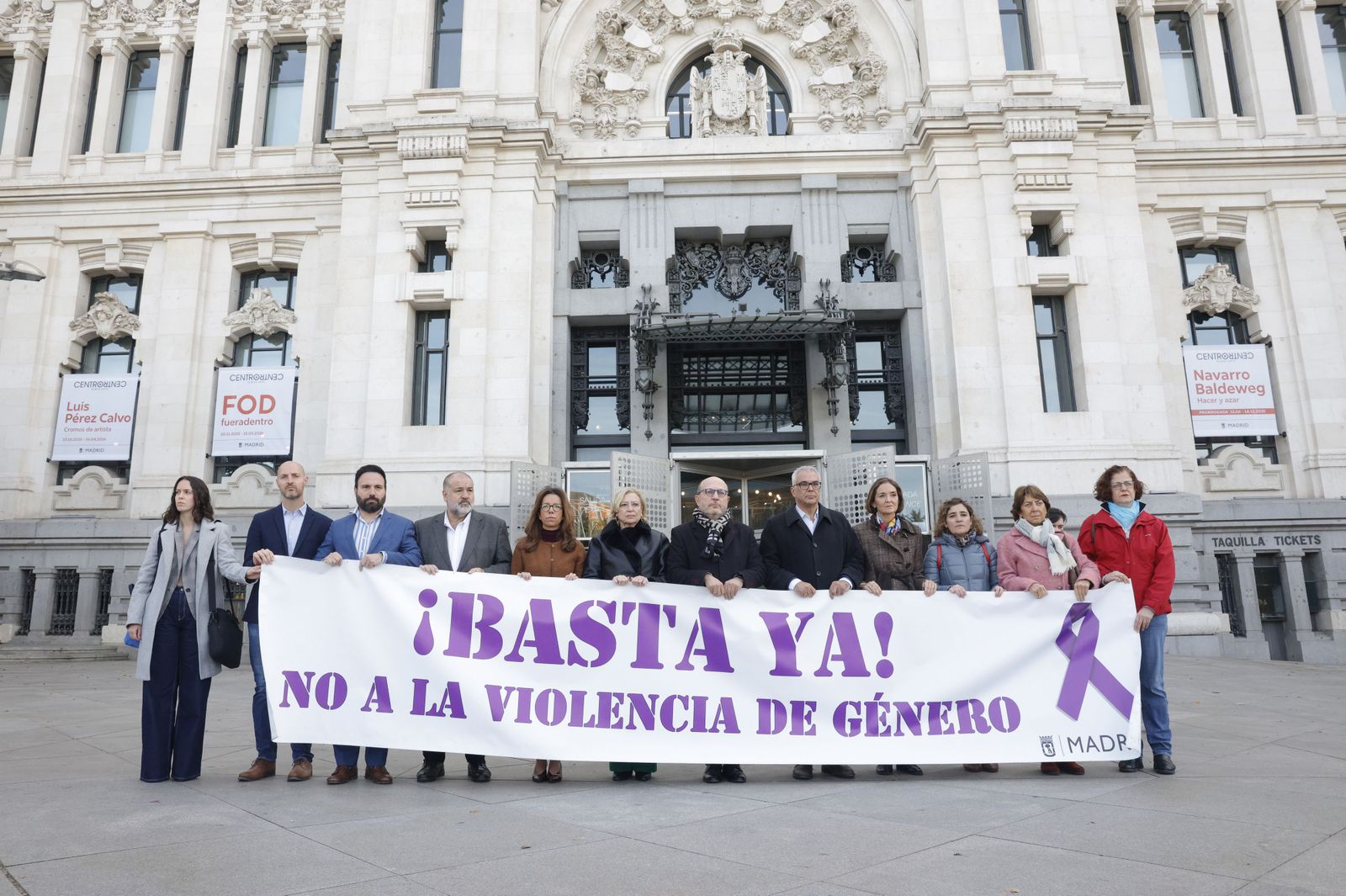 Minuto de silencio en Cibeles por la última víctima de violencia machista con la ausencia de Vox