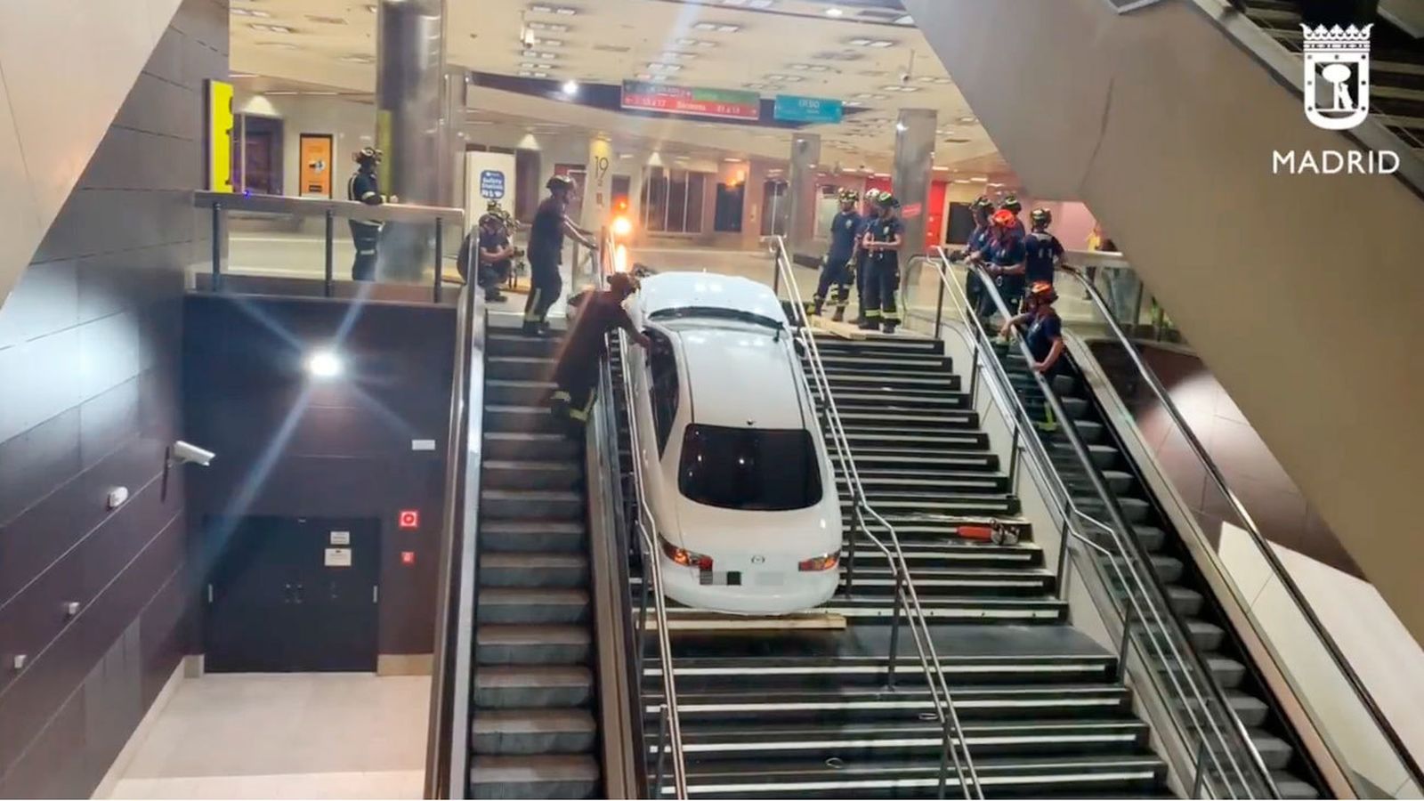 Un conductor entra con un coche robado en el intercambiador de Plaza Elíptica