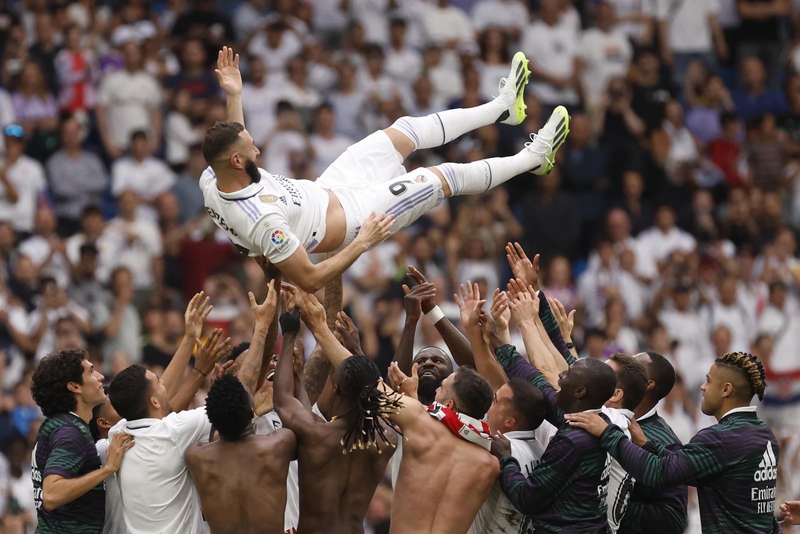 Benzema se despide del Real Madrid con honores