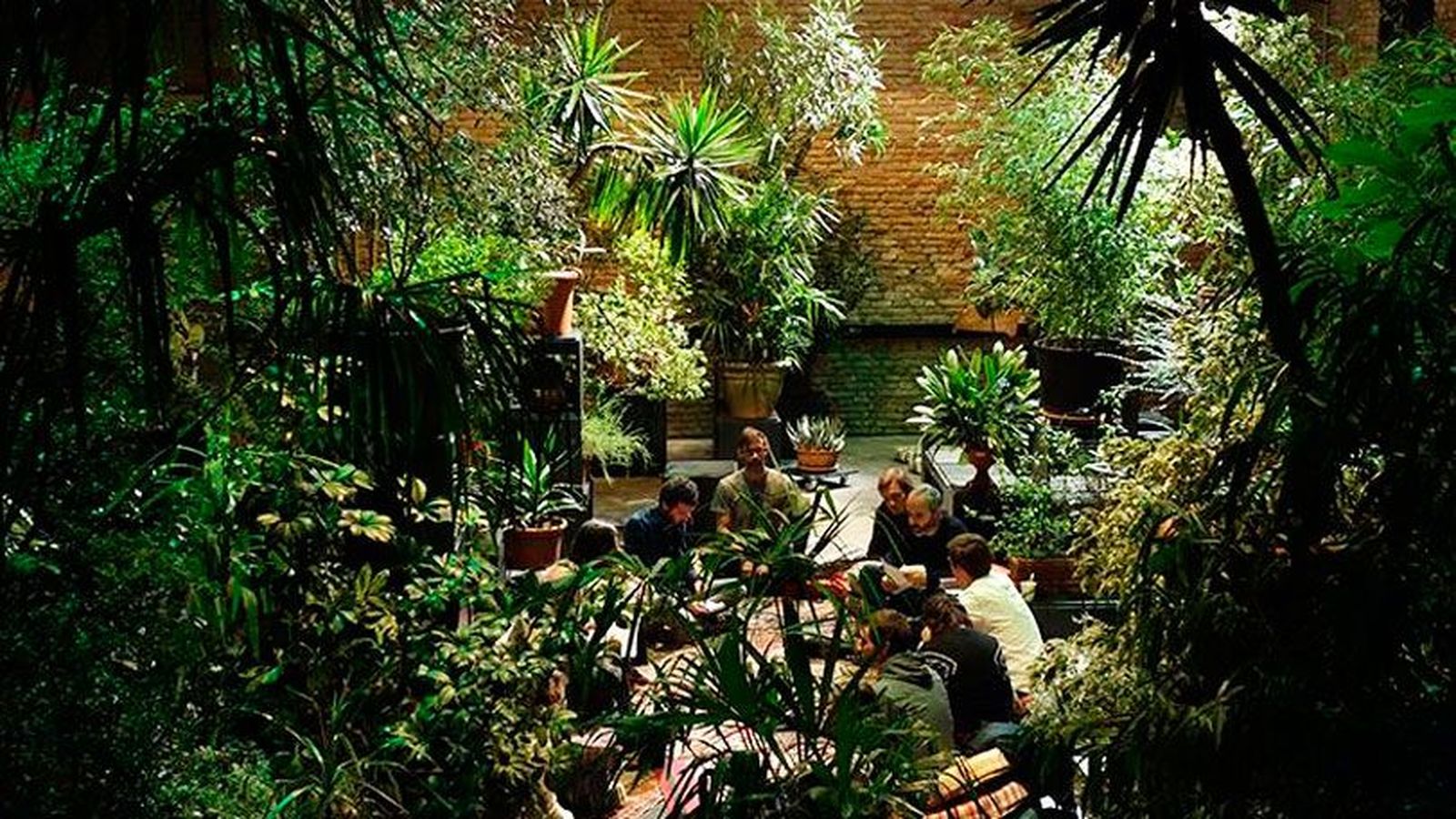 Un jardín con luces en pleno corazón de Madrid