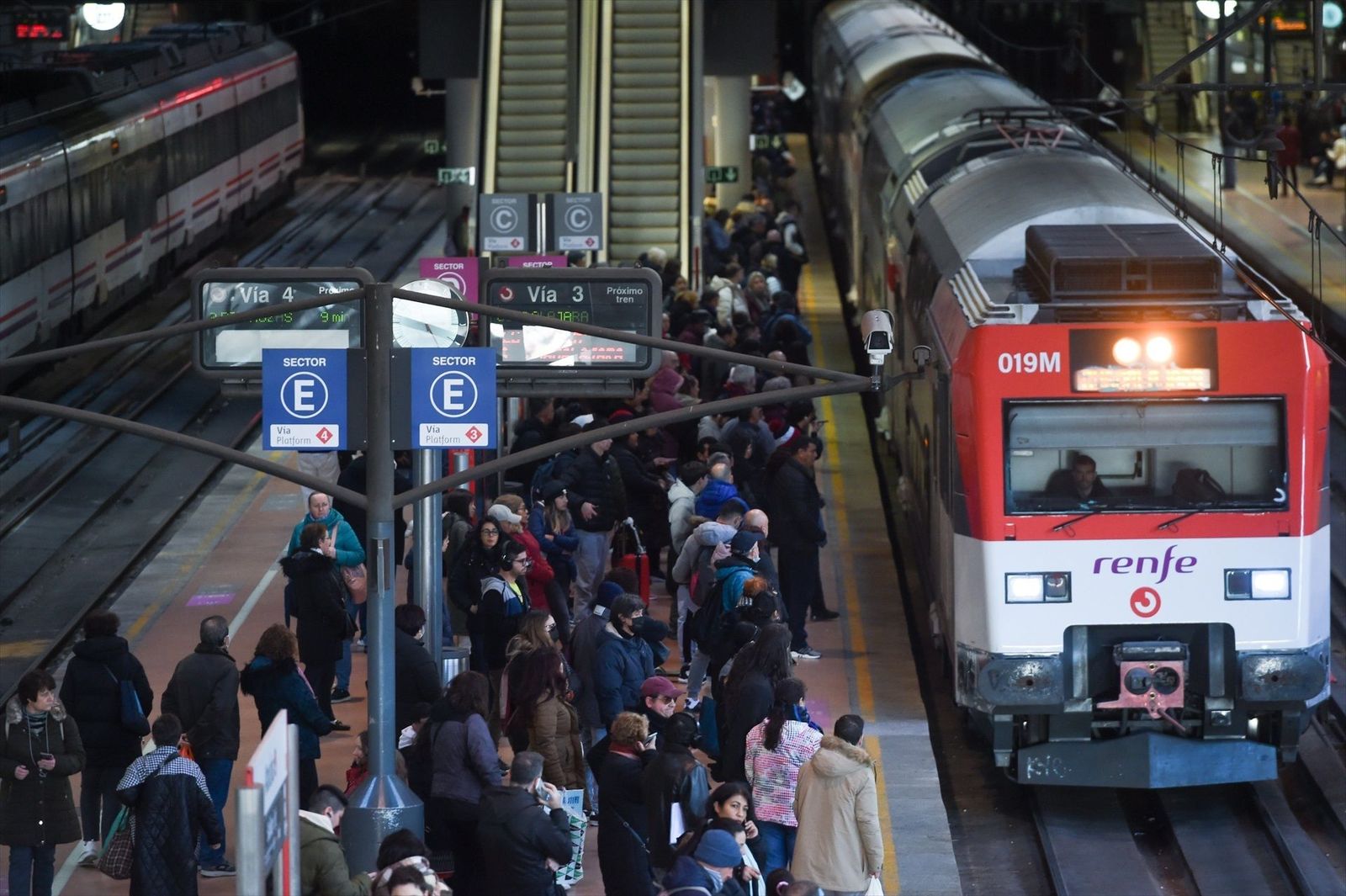 Pasajeros sobrecogidos en Cercanías de Madrid tras los últimos accidentes ferroviarios