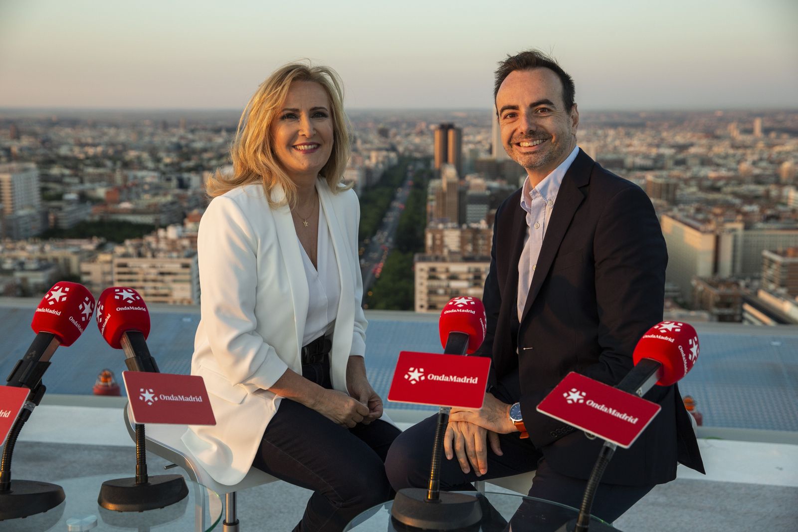 Nieves Herrero y el director de Onda Madrid, Ángel Rubio.