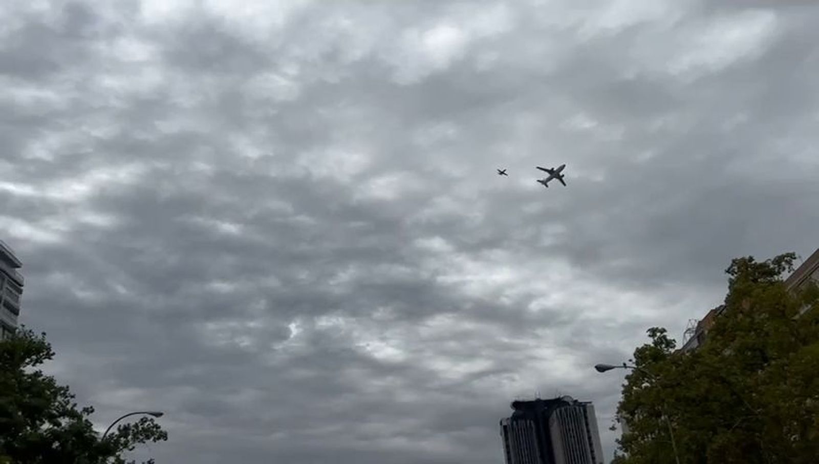 El Ejército del Aire vuela ya sobre Madrid preparando el desfile del 12 de Octubre
