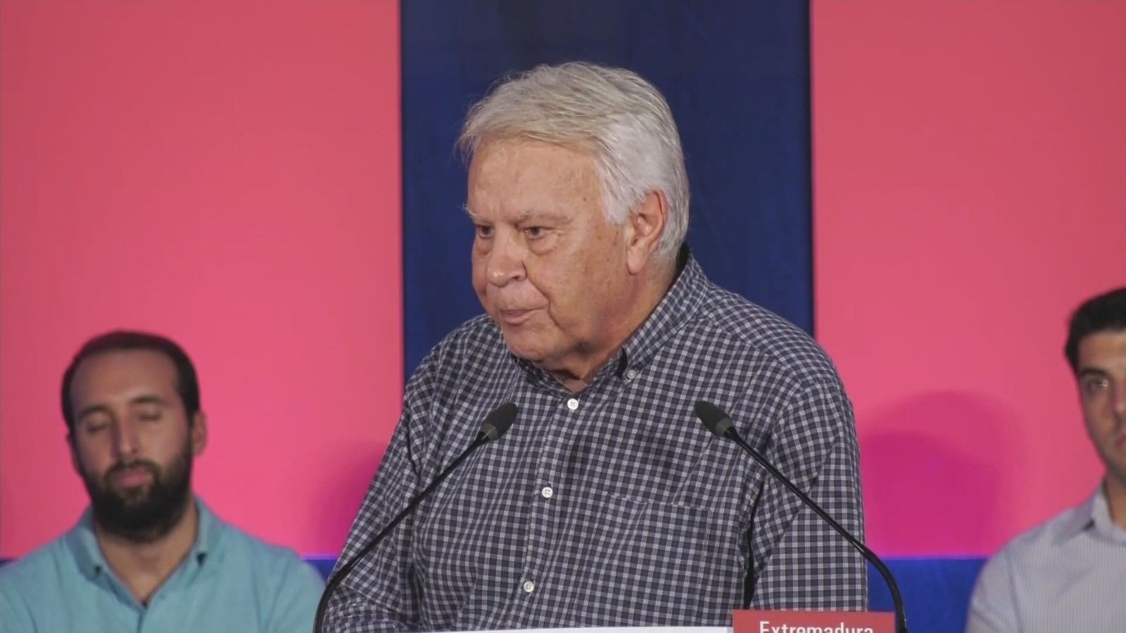 Felipe González aboga por una reforma "sin miedo" de la Constitución