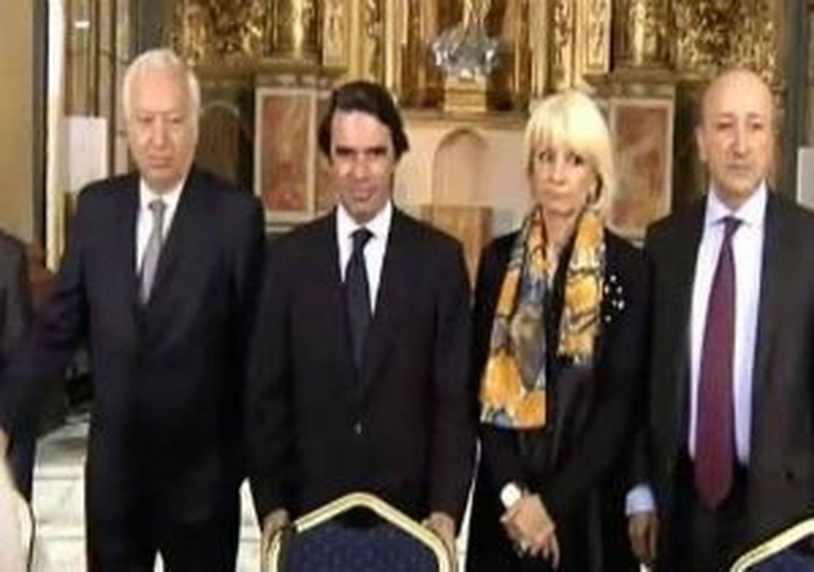 Aznar defiende que el país "necesita una gran política nacional con mayúsculas"