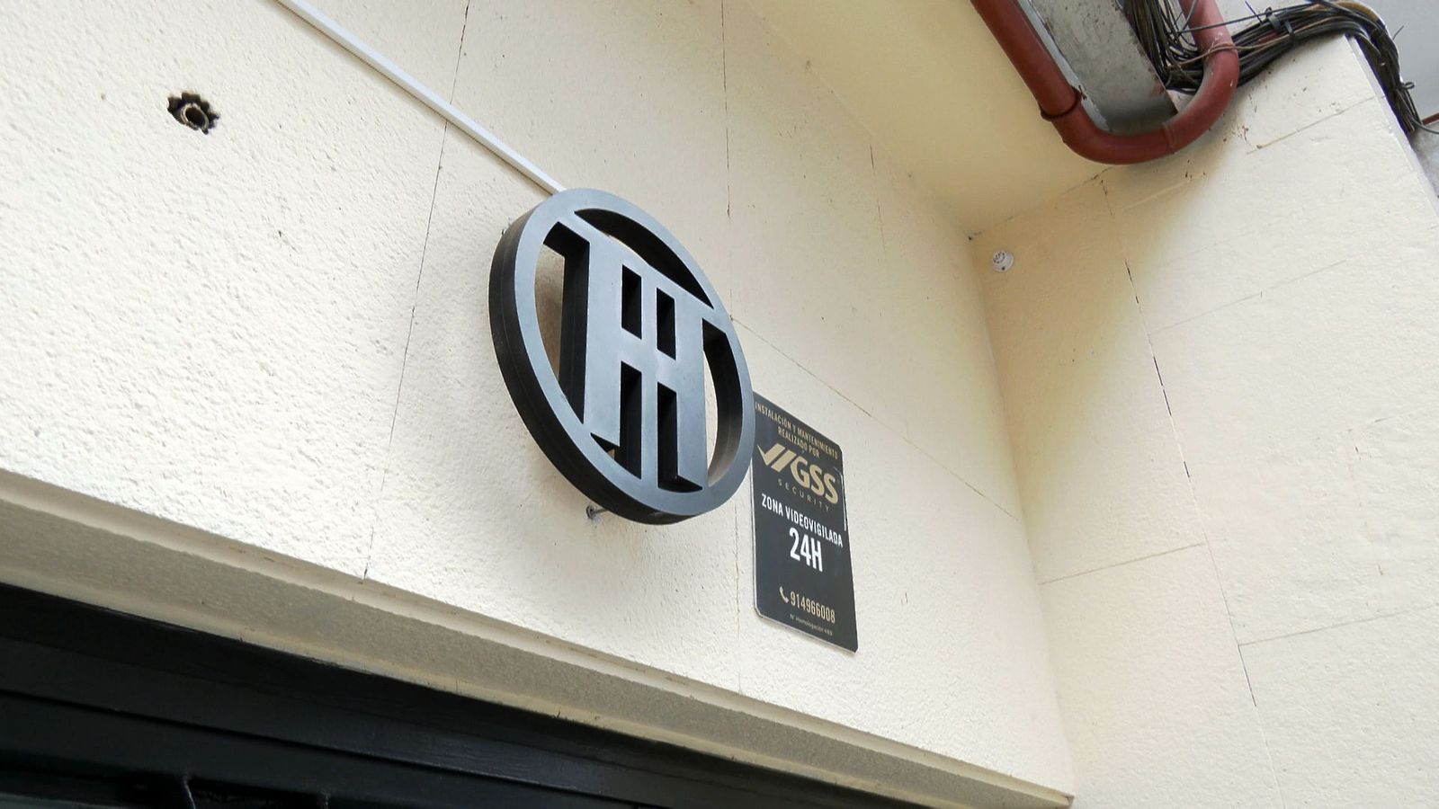 Irregularidades y precios estratosféricos en 12 hostales de Madrid