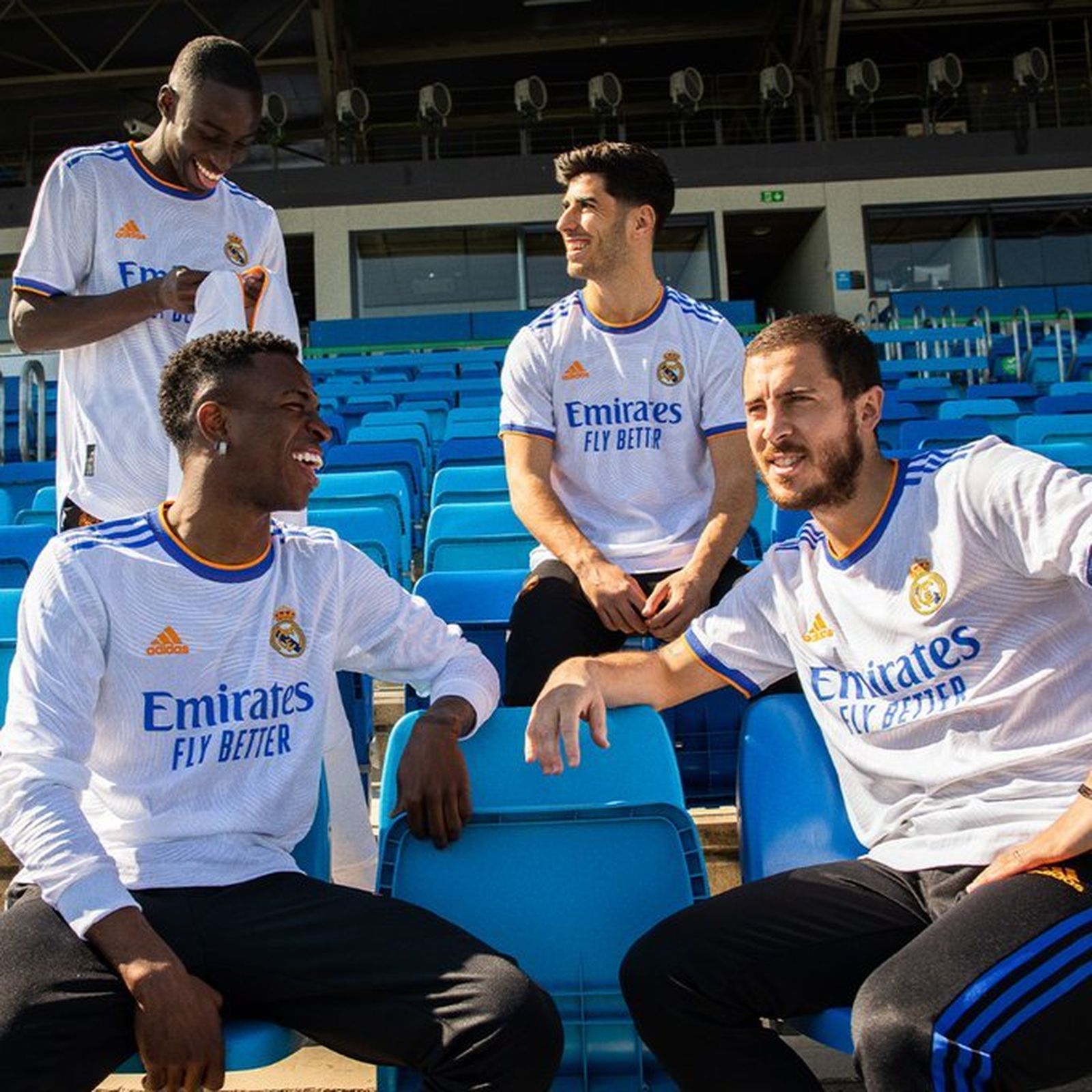 Varios jugadores del Real Madrid, con la nueva camiseta