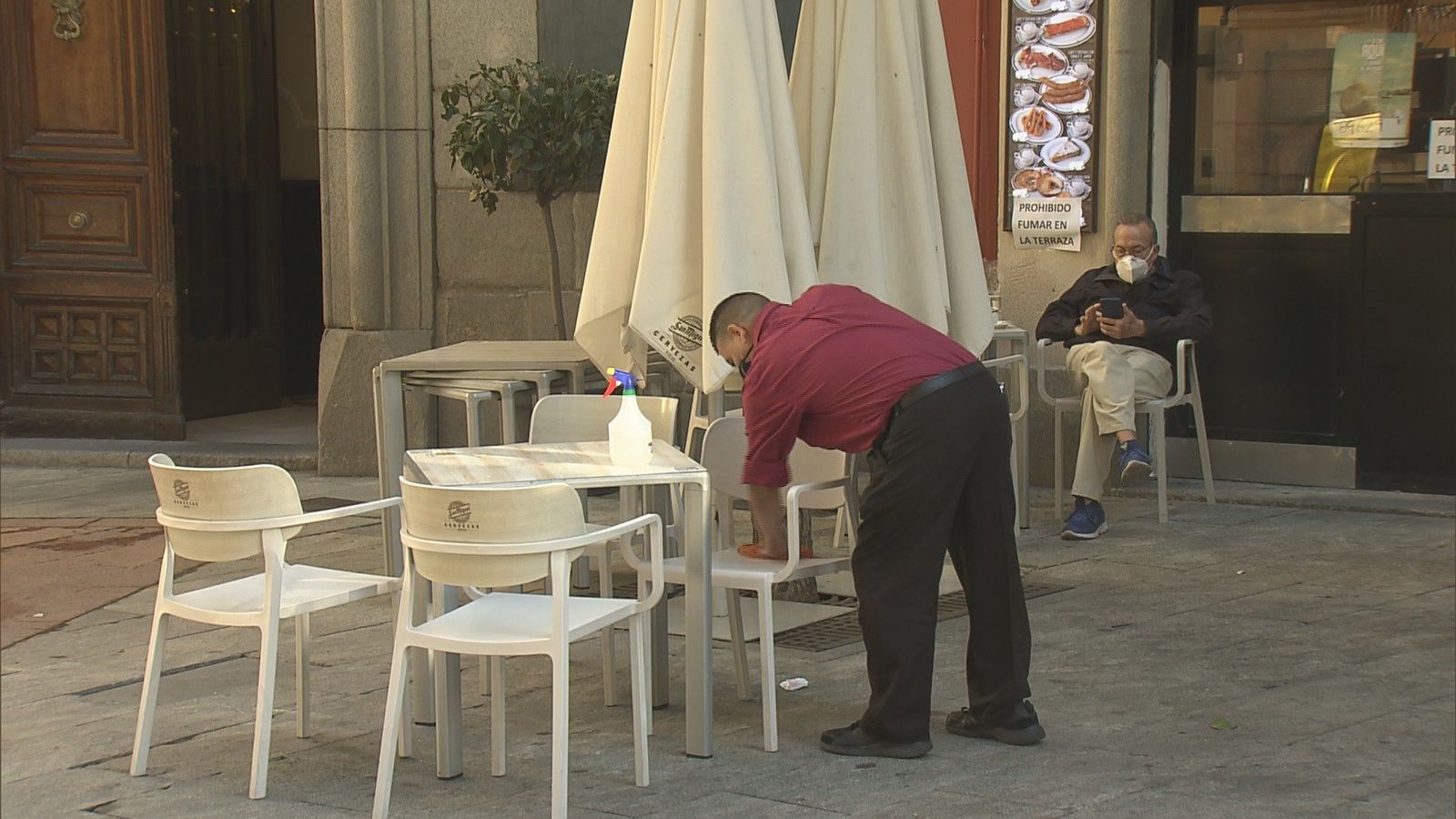 Nuevas restricciones en hostelería: Barras al 50% de aforo y terrazas con metro y medio entre sillas