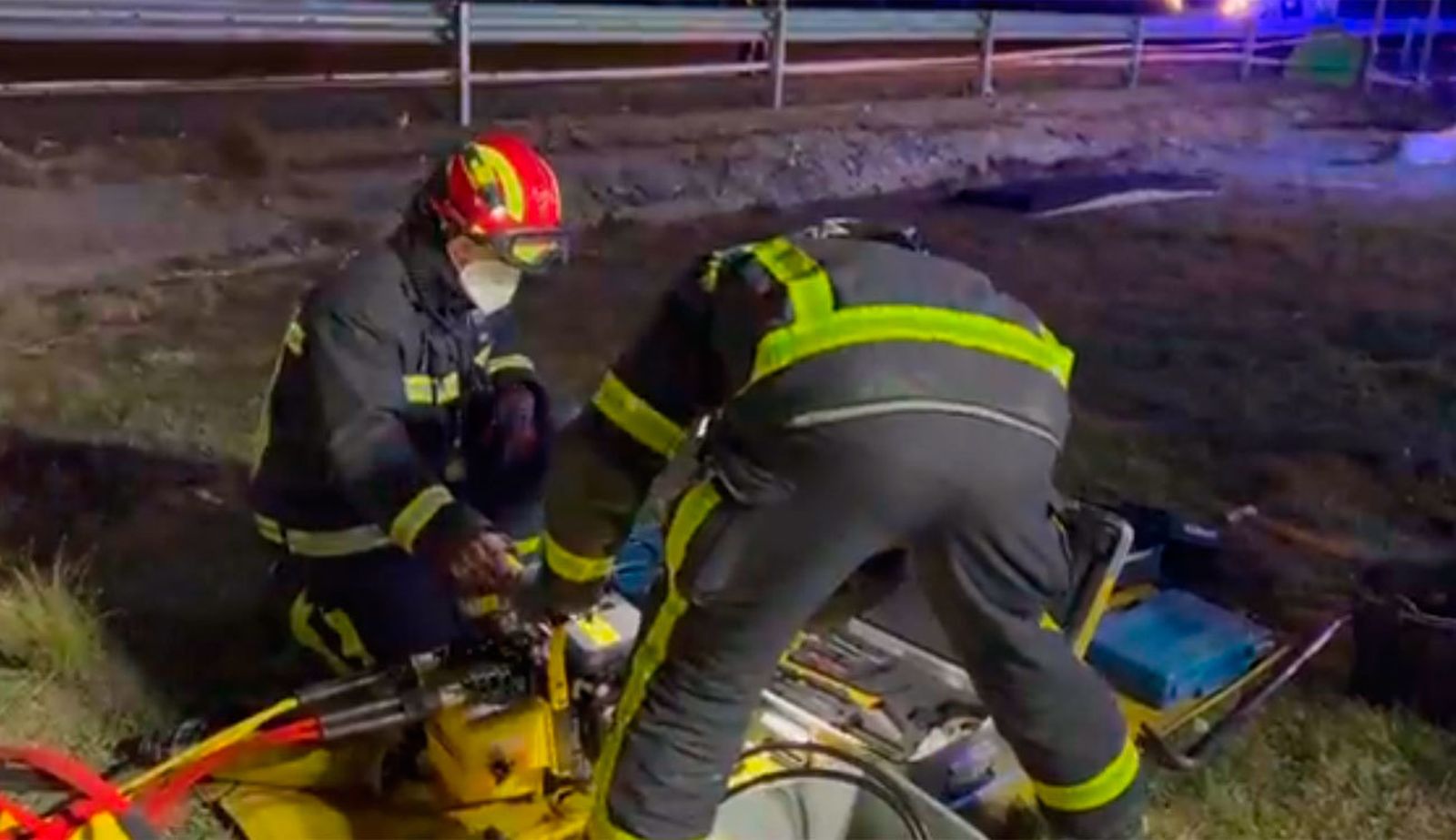 Bomberos de la Comunidad de Madrid en el lugar del accidente