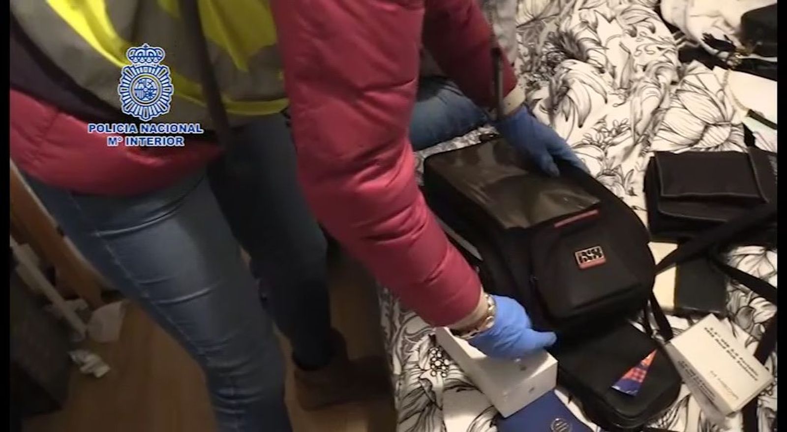 Detenidas 33 personas por la venta ilegal de medicamentos en España a través de páginas web