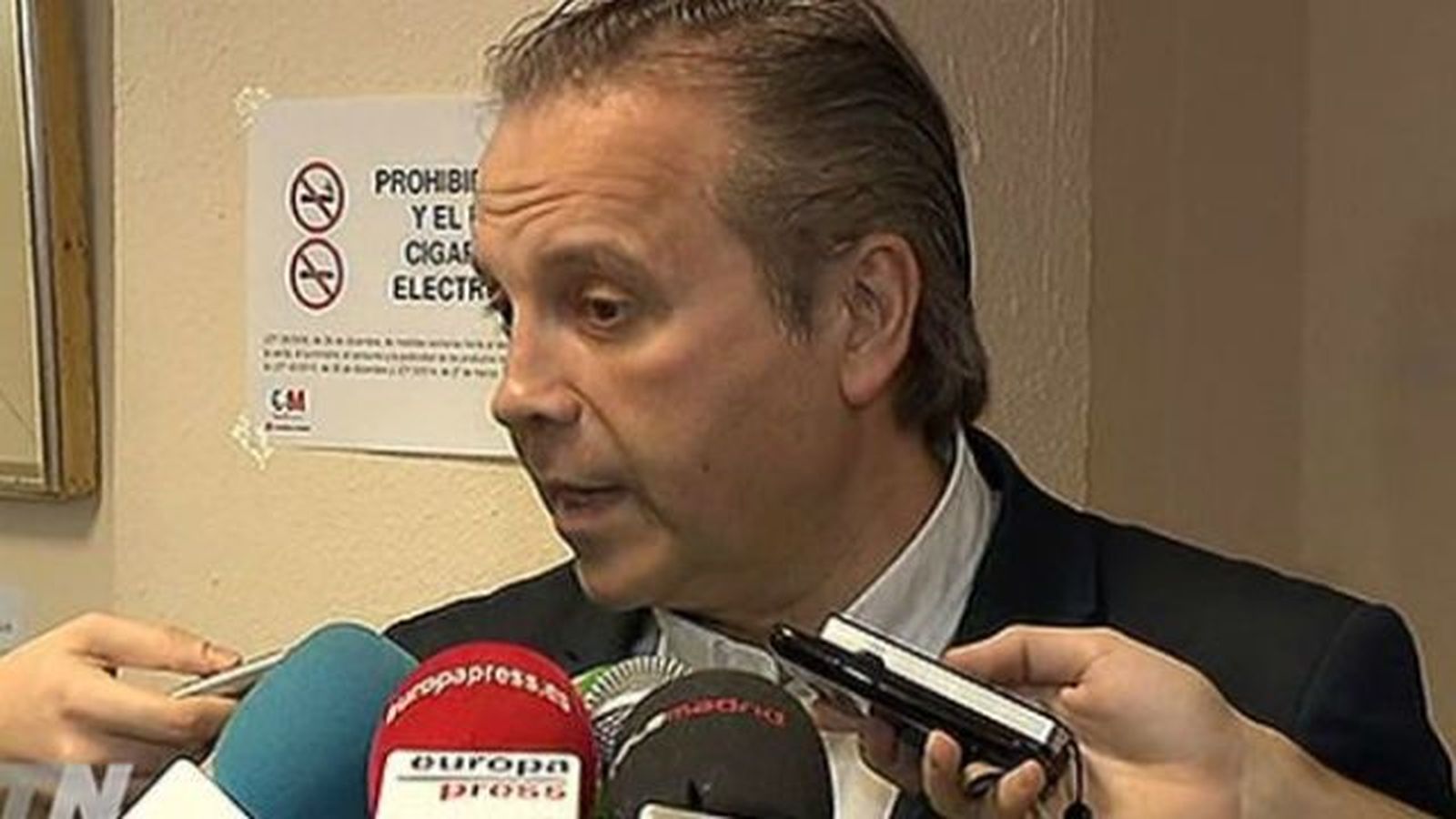 Carmona acusa a Rajoy de "ceder a la presión" al elegir a Cifuentes y Aguirre
