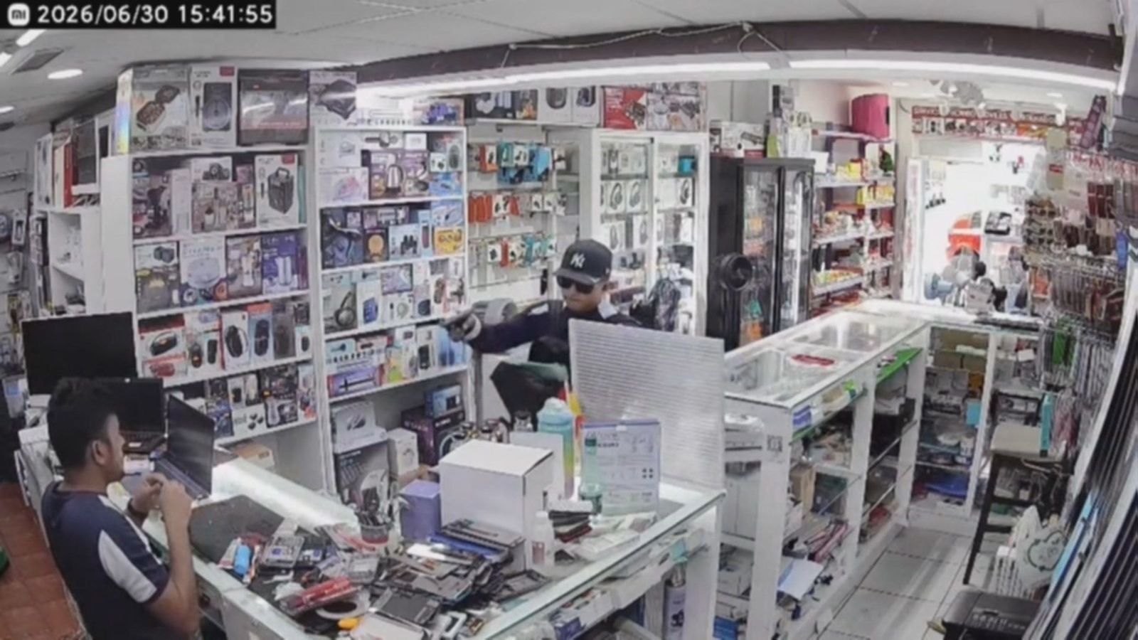 Detenido en Valdemoro un hombre por el robo de 22 móviles valorados en 8.000 euros en La Latina