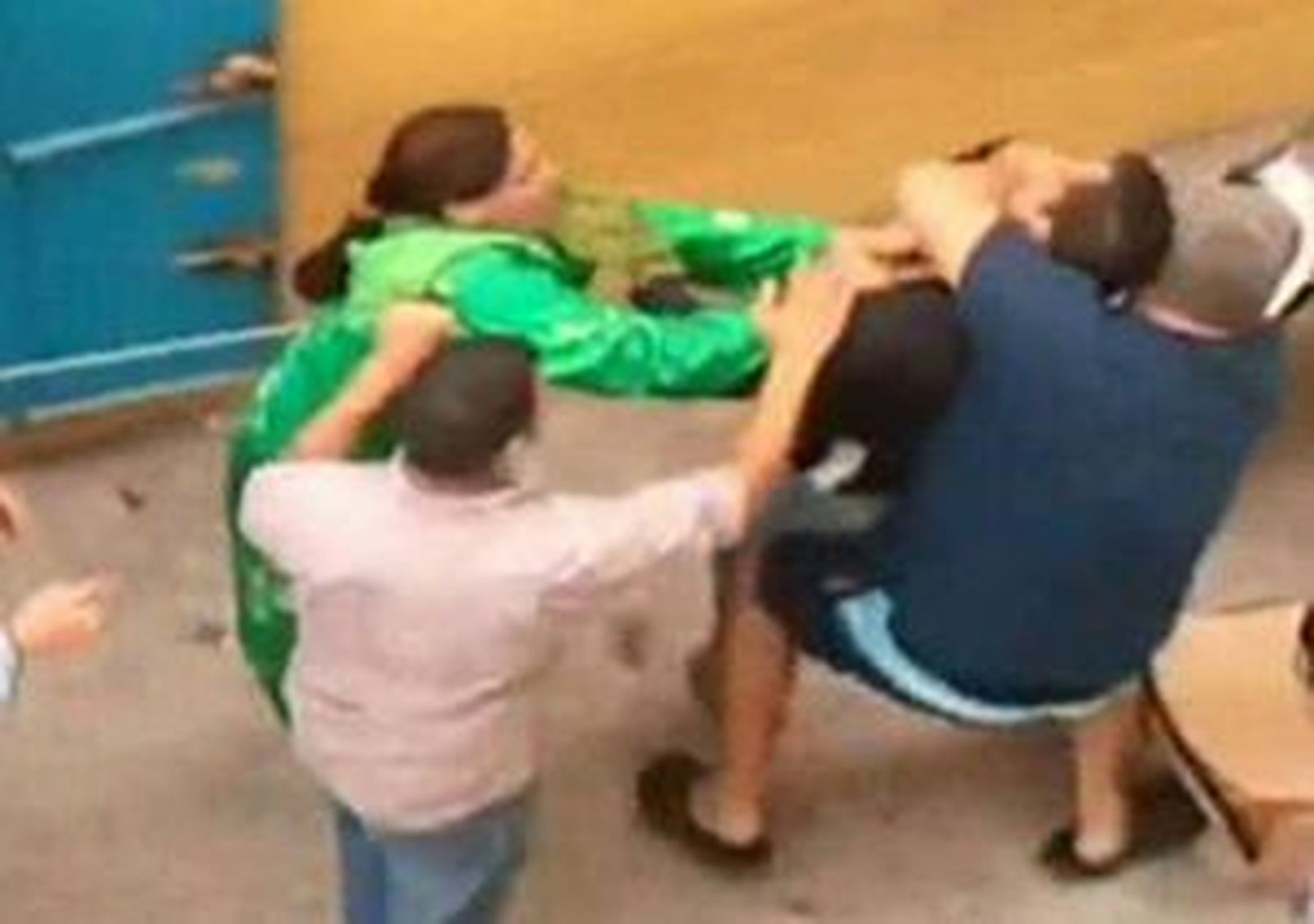 Golpean a una musulmana