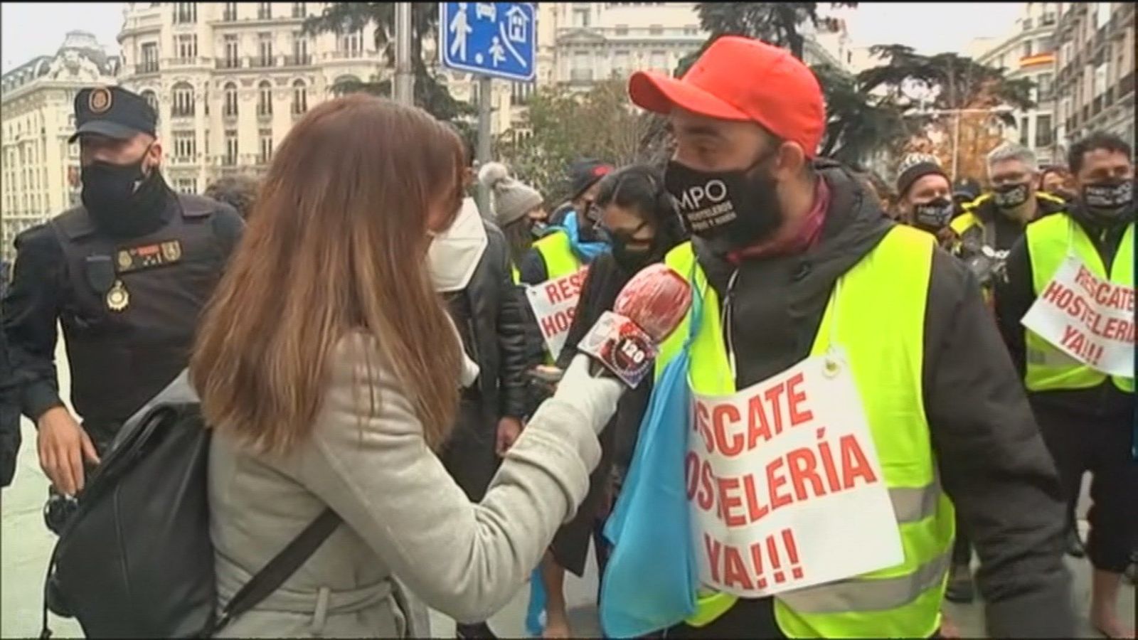 Llegan hasta el Congreso los hosteleros gallegos tras caminar 600 kilómetros para pedir ayudas