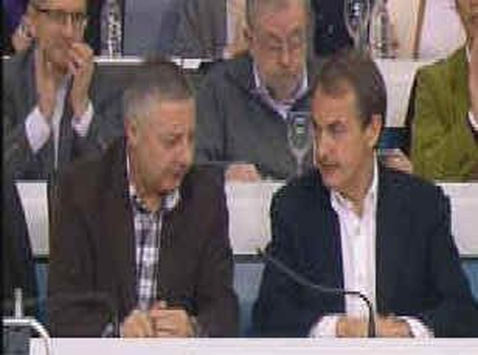 Zapatero reivindica la "marca PSOE"  y llama a los suyos a "salir a ganar"
