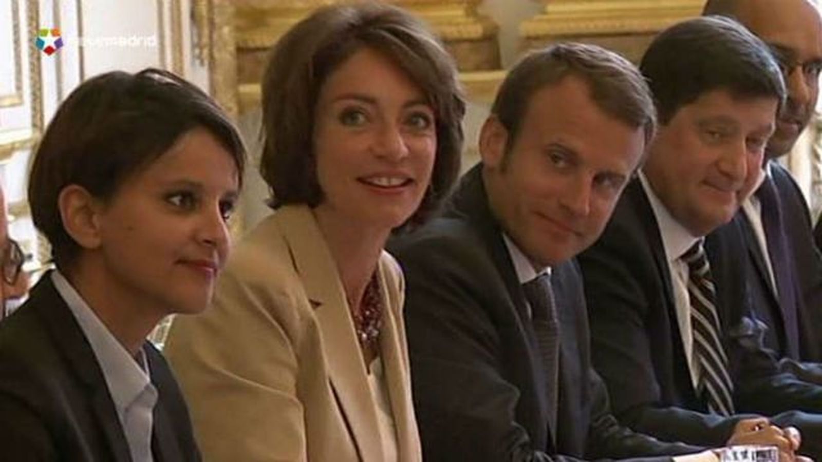 Hollande reafirma que quiere orientar a la UE a la inversión y el crecimiento