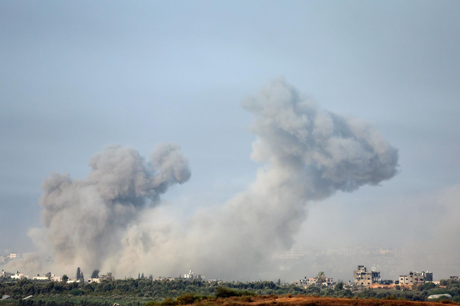 Cientos de muertos por bombardeos de Israel en un campo de refugiados del norte de Gaza