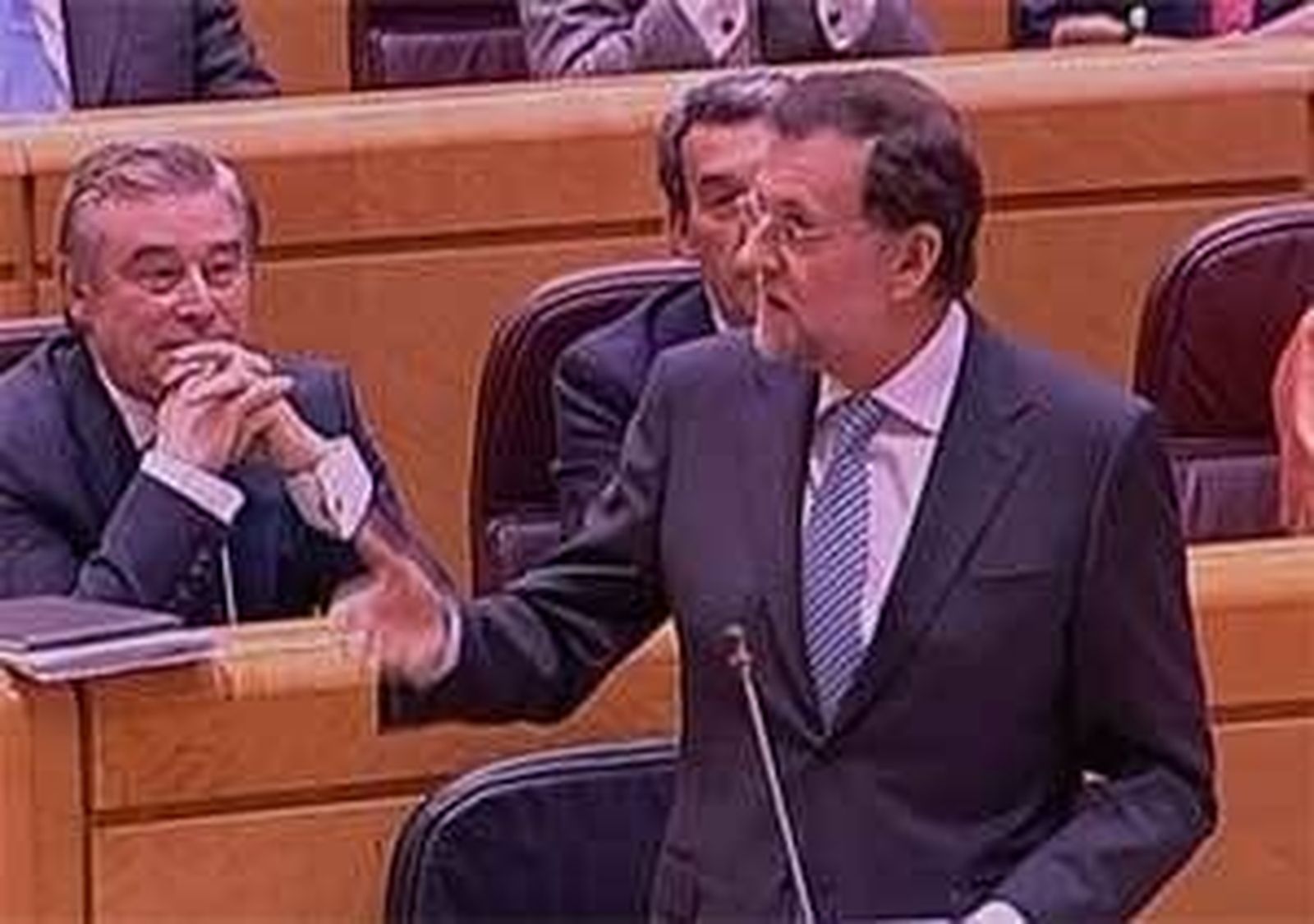 Rajoy "ni se plantea" un debate sobre el Estado autonómico, "consagrado" en la Constitución
