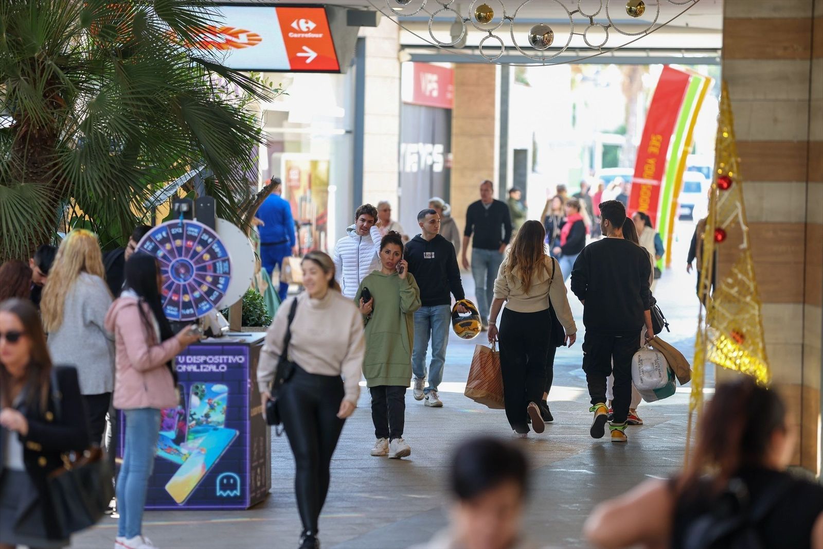 Caos en las tiendas con compradores en búsqueda de regalos de Reyes de última hora
