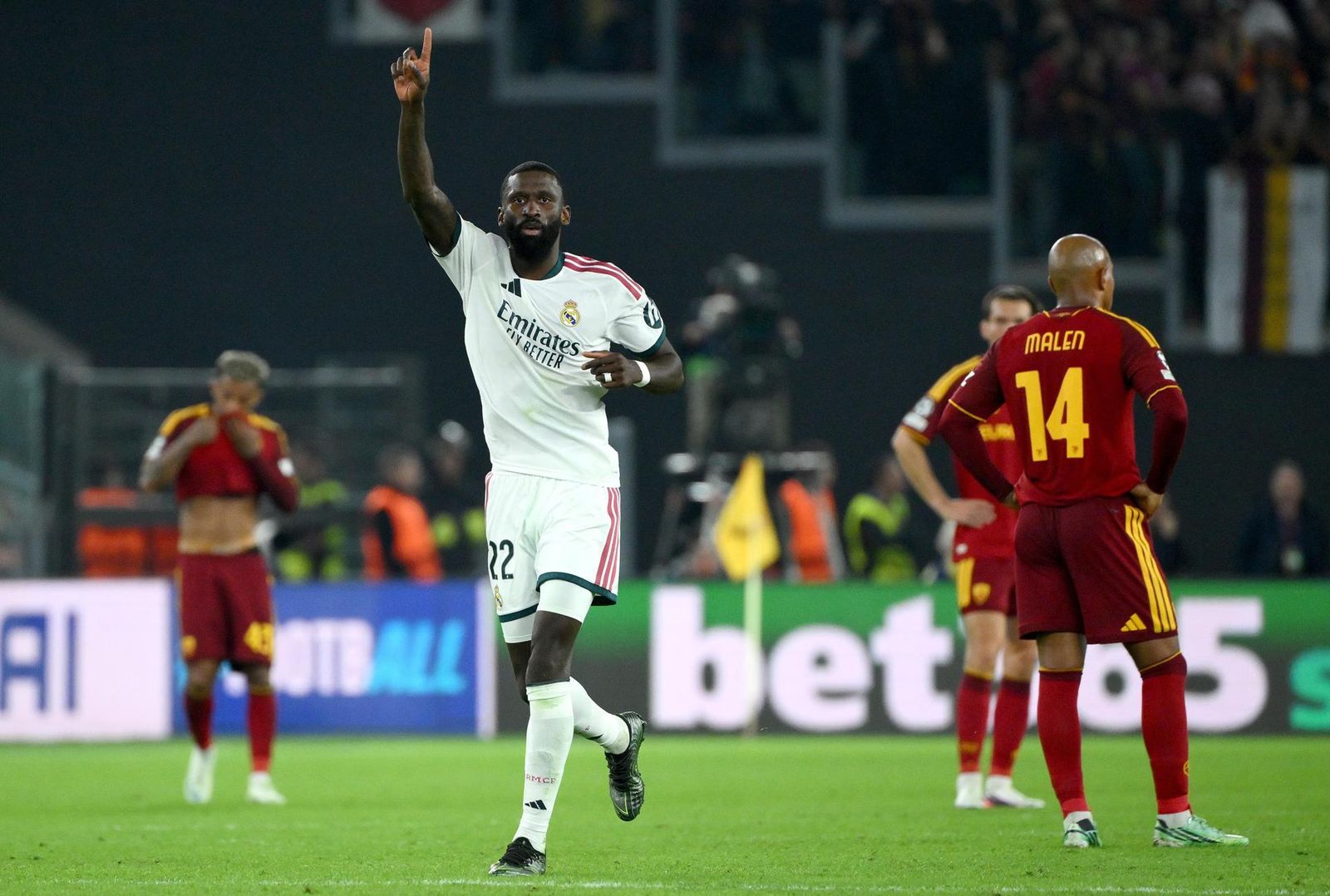 Rudiger ante el Roma