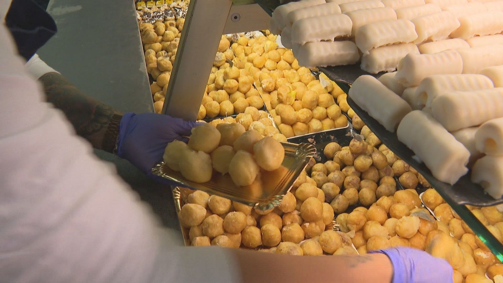 Madrid consume 380.000 kilos de buñuelos en el puente de Todos los Santos