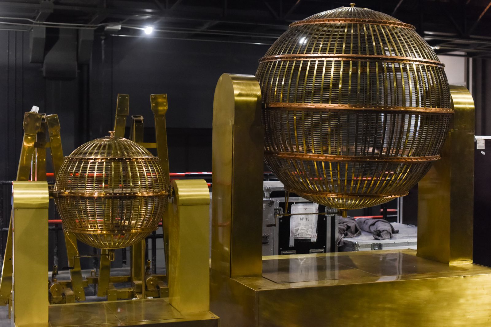 Los bombos del Sorteo Extraordinario de Navidad en el Teatro Real