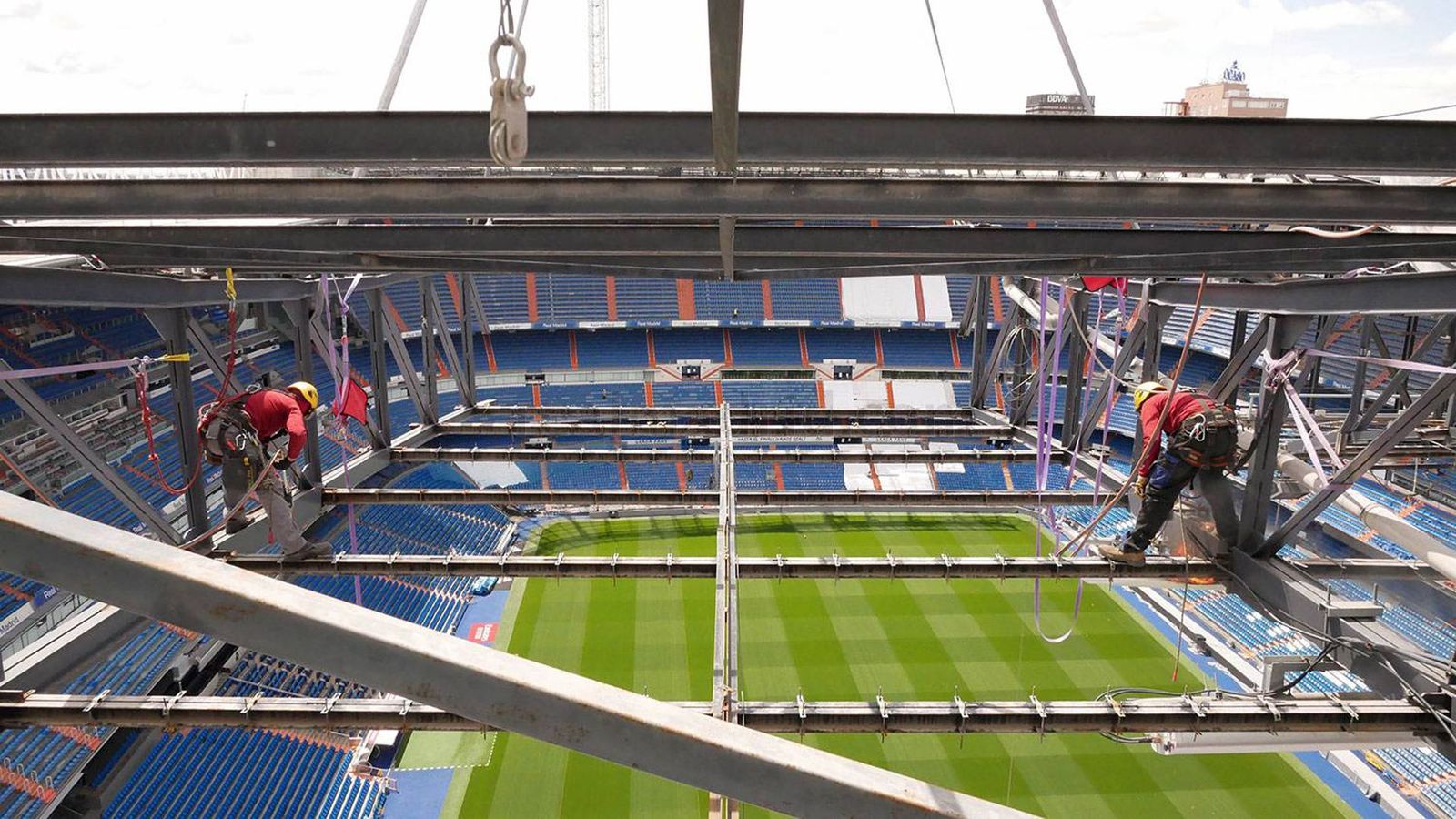 El fútbol regresa al Santiago Bernabéu 560 días después