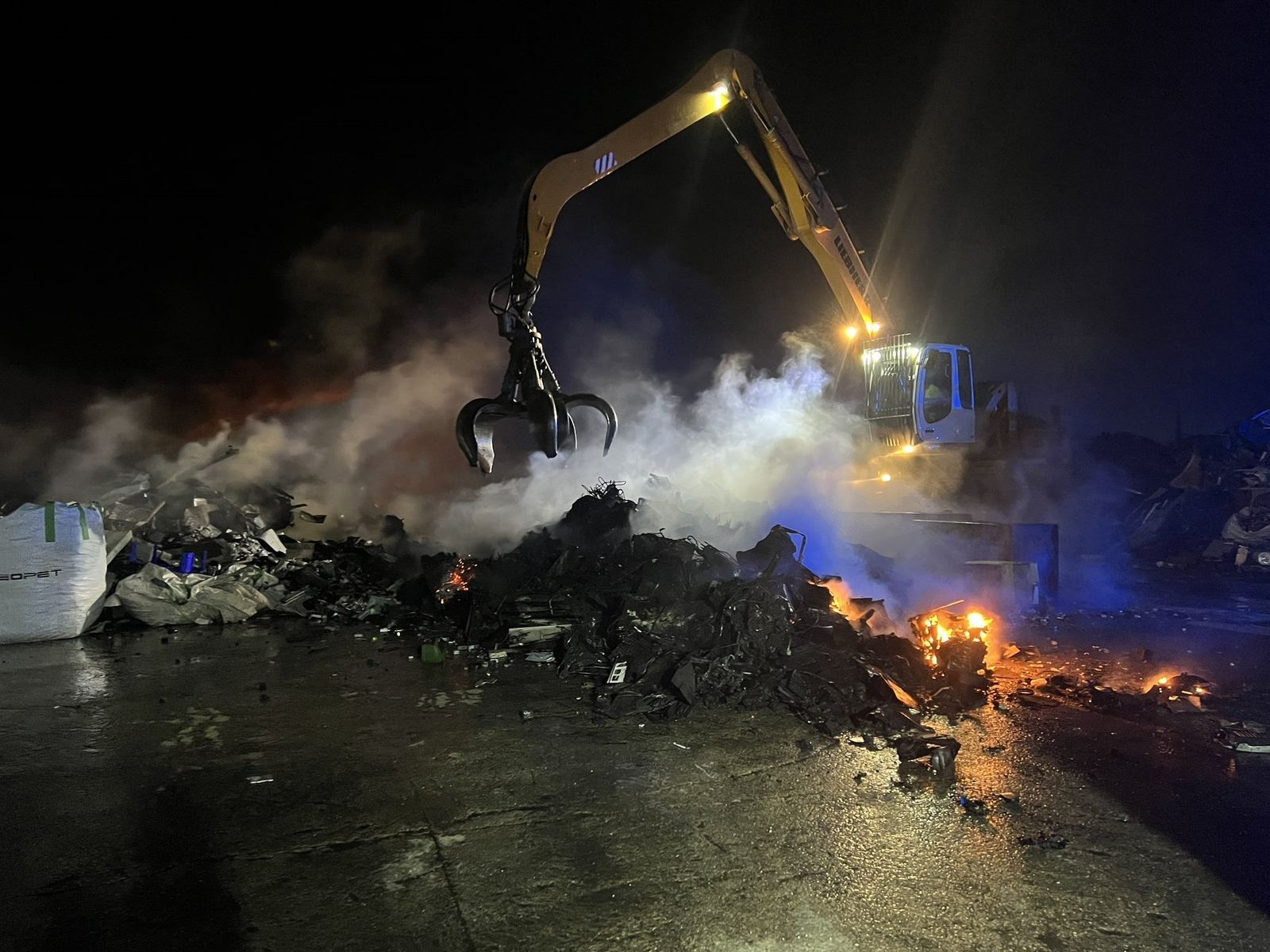 Incendio en una planta de reciclaje en Torrejón de Velasco, sin heridos