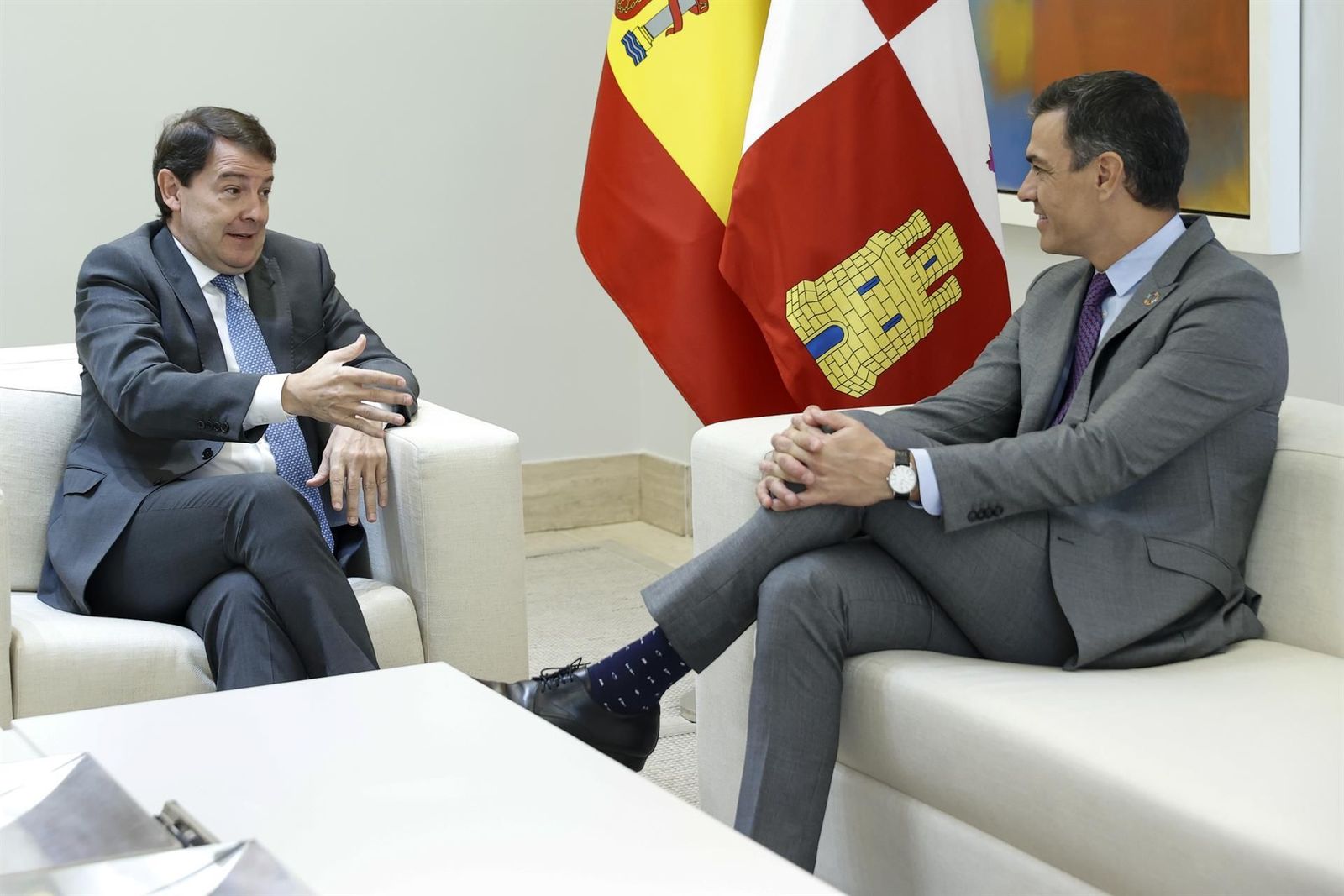 Mañueco demanda a Sánchez una acción "global" para combatir los incendios en España