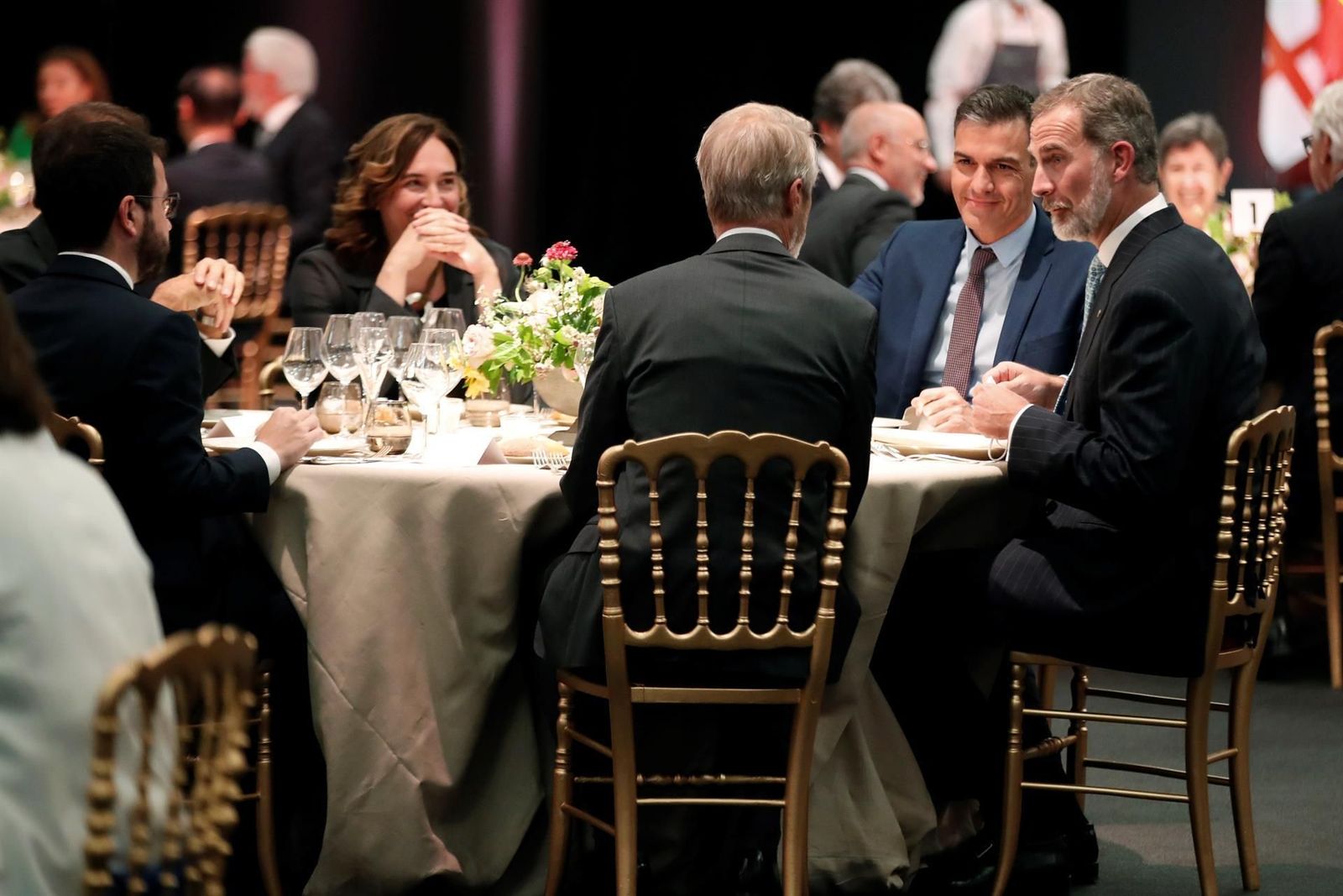 Felipe VI ve a España un destino fiable con una sociedad "estable y dinámica"