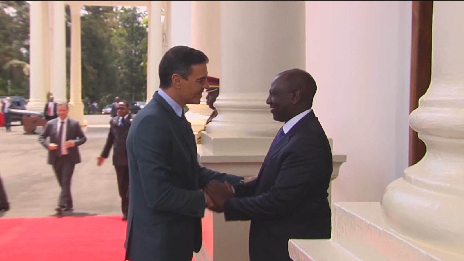 Sánchez y el presidente de Kenia bromean con que el presidente ha sido el mandatario "más rápido en visitarle"