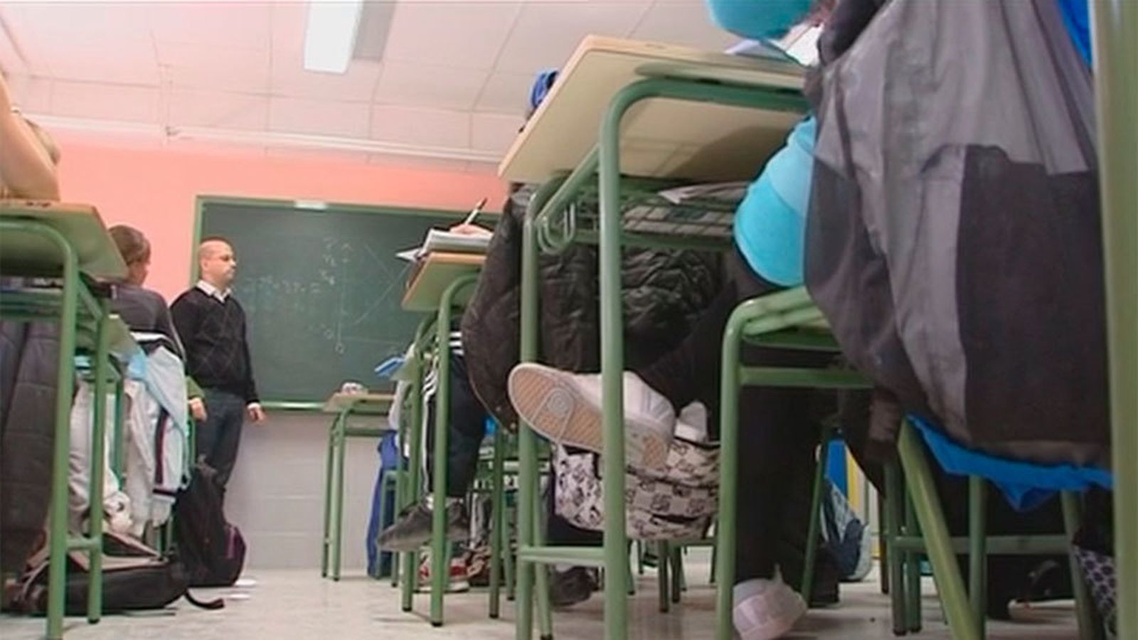 La Comunidad amplía la oferta y convocará este año 3.500 plazas de maestros