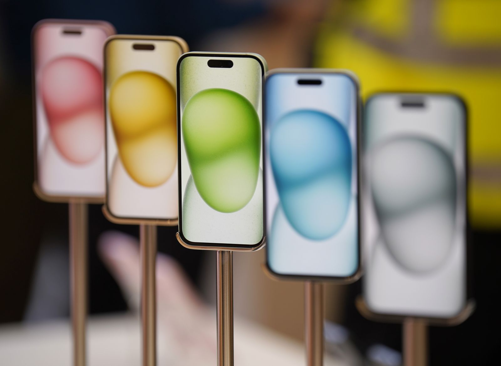 Varios móviles iPhone 15