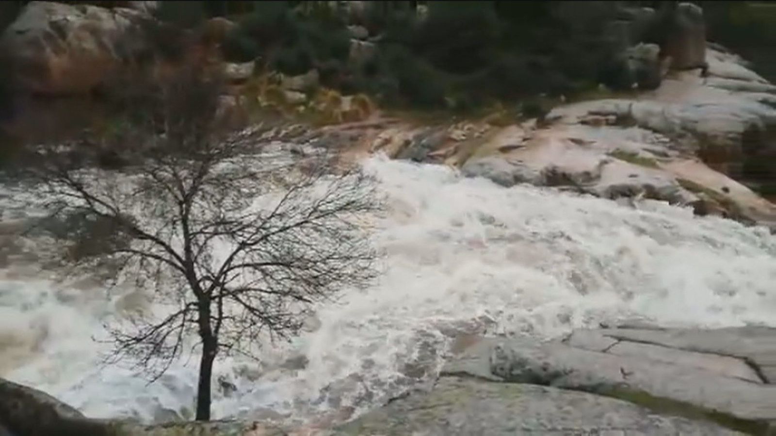 La lluvia y el deshielo, las principales causas de la imparable tromba de agua en Rascafría