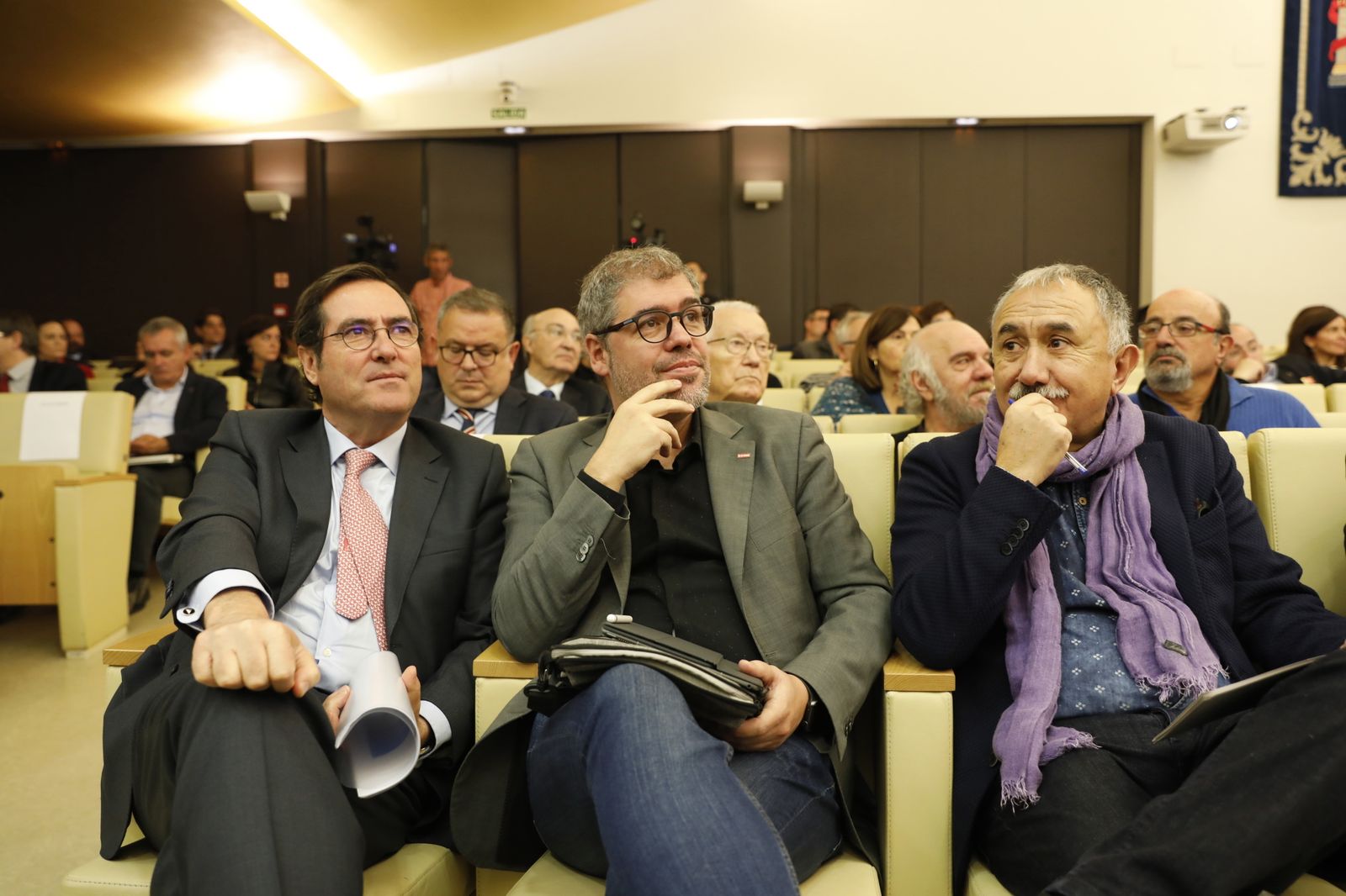 El presidente de la CEOE, Antonio Garamendi; el secretario general de CCOO, Unai Sordo; y el secretario general de UGT, Pepe Álvarez, en una imagen de archivo