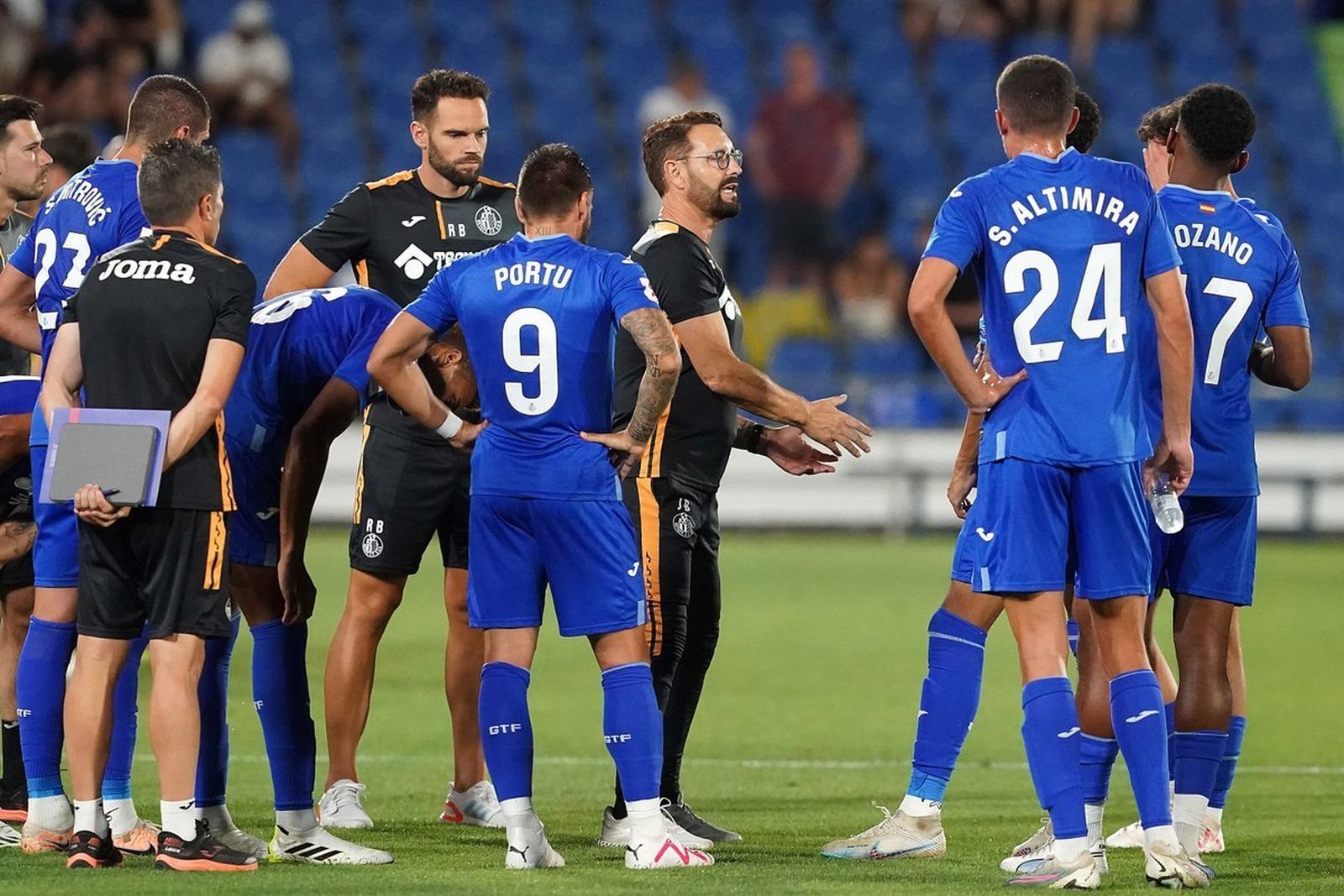 Bordalás junto a varios de sus jugadores