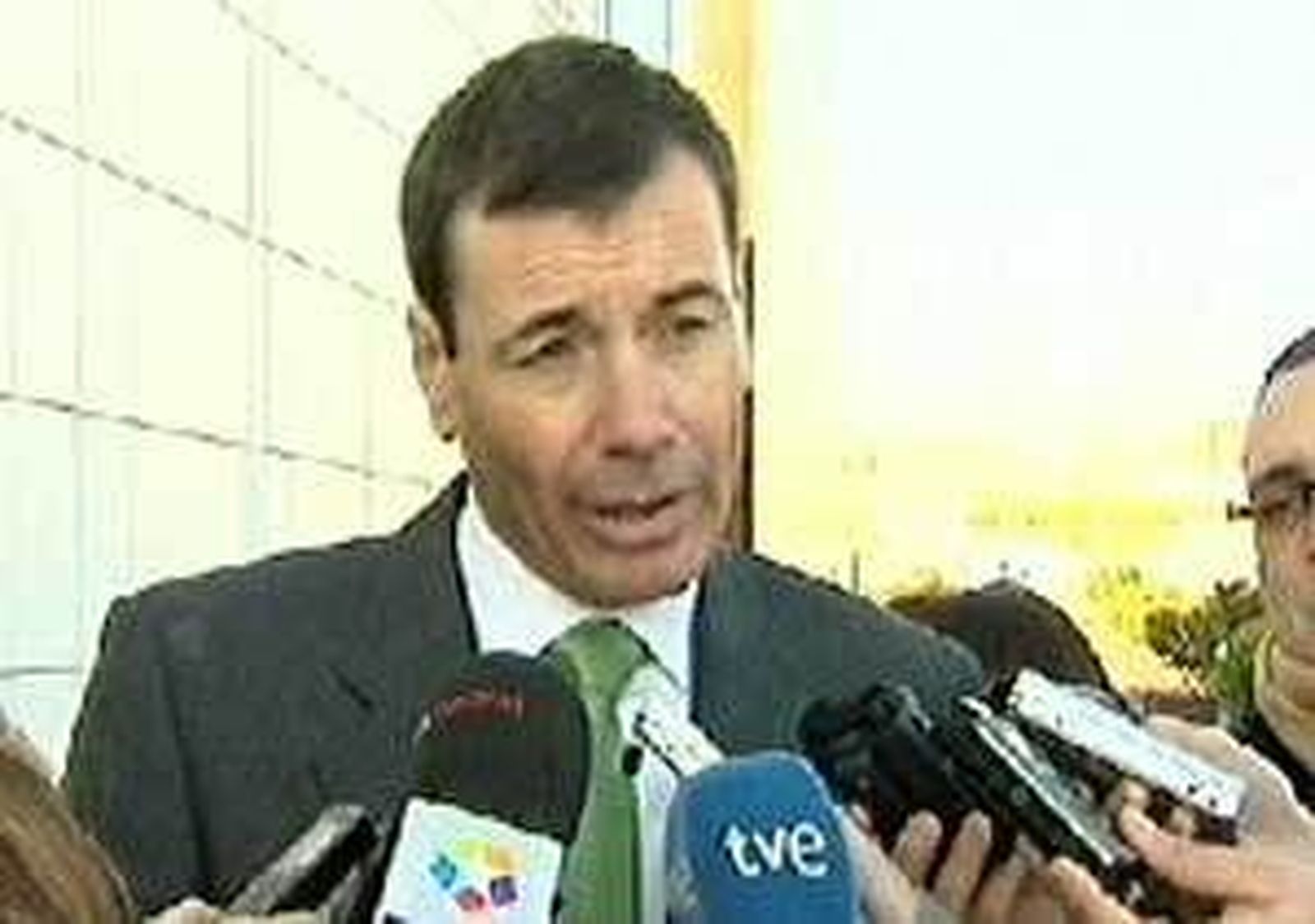 Gómez denuncia que la Comunidad "no hace absolutamente nada" a favor de los "sin techo"