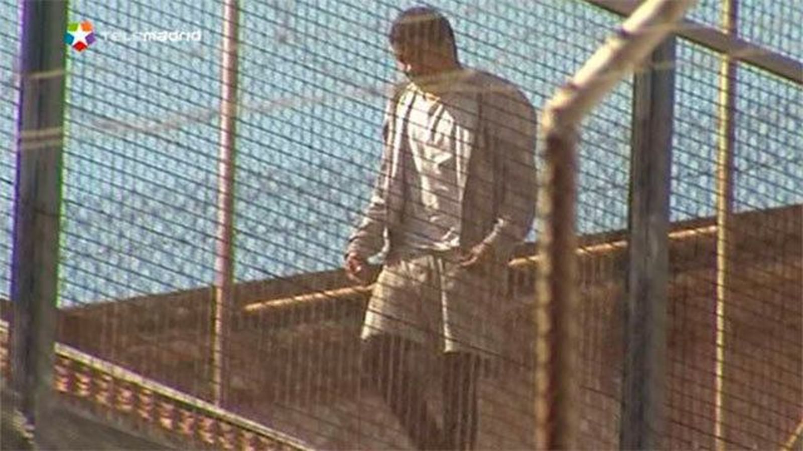 El preso de la Modelo depone su protesta tras 11 horas encaramado en el tejado